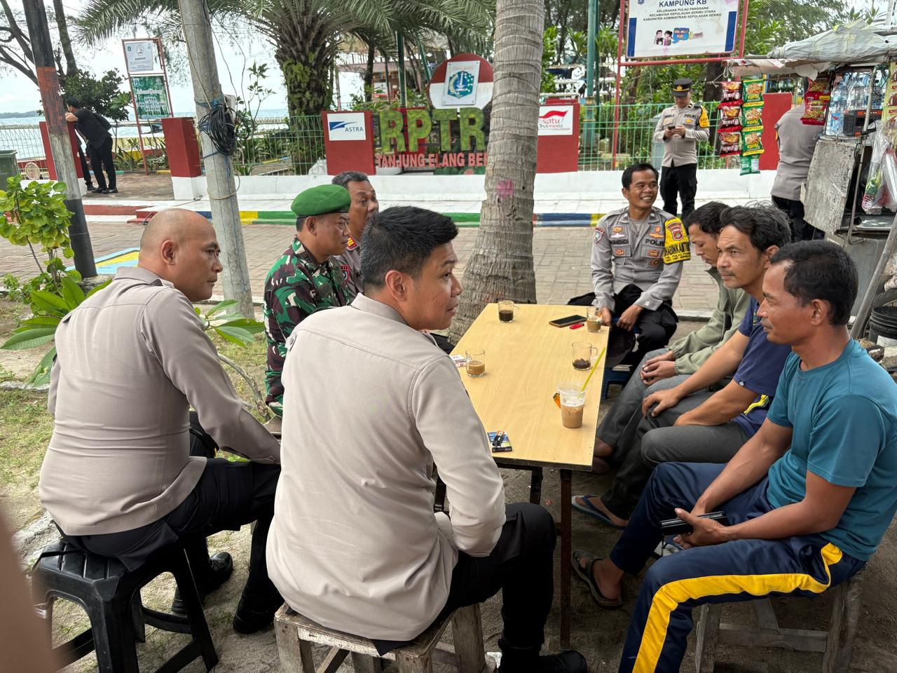 Jumat Curhat di Pulau Harapan, Kapolres Kepulauan Seribu Dengarkan Aspirasi Warga dan Ajak Bersama Jaga Jakarta