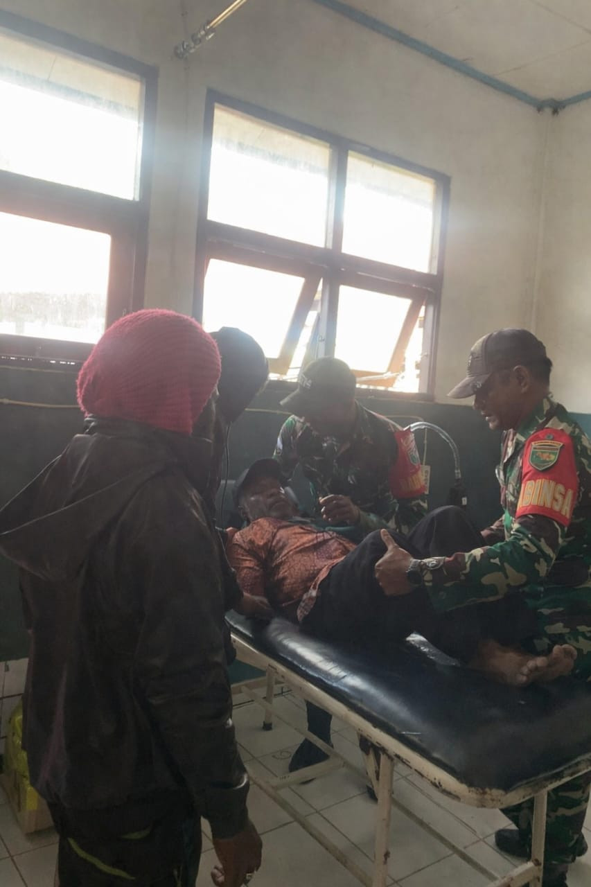 Evakuasi dan Pelayanan Kesehatan Warga Korban Pembakaran Honai Oleh KKB