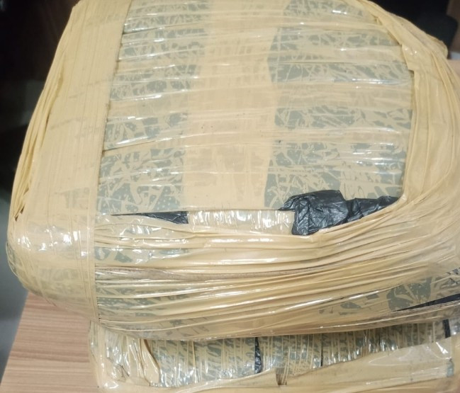 Kurir Ganja Antar Kota Dibekuk Satresnarkoba Polres Metro Bekasi Kota, 2 Kg Ganja Disita