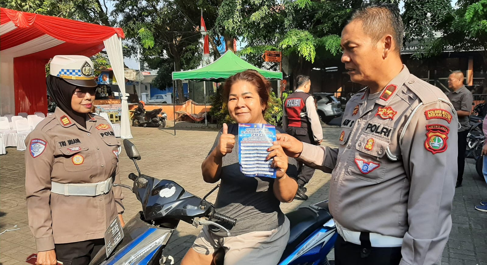 Operasi Patuh Jaya 2025: Polsek Jatiasih Gencarkan Edukasi Humanis di Jalan Raya