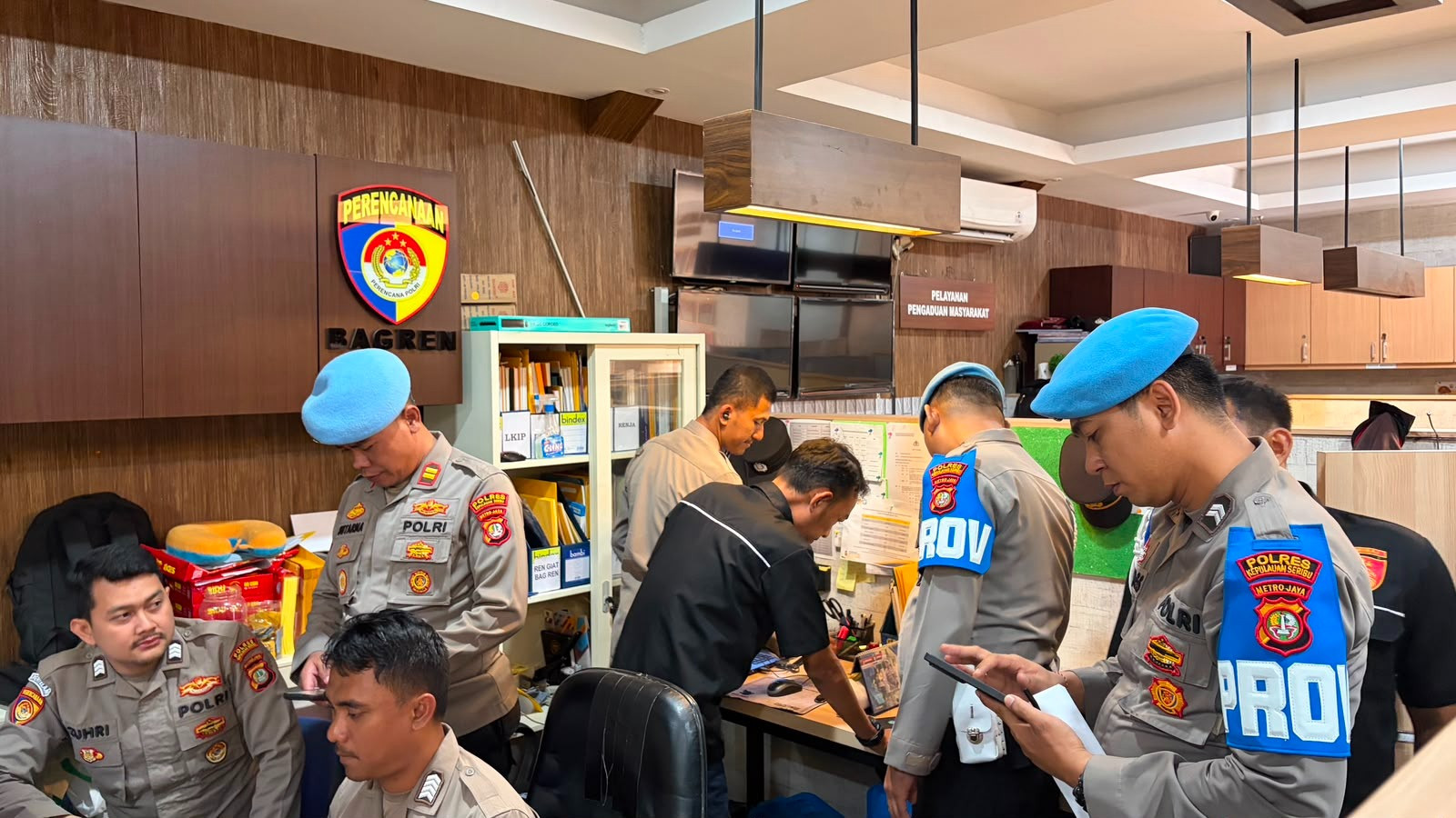 Polres Kepulauan Seribu Cek Ponsel Anggota, Pastikan Tak Terpapar Judi Online dan Pinjol