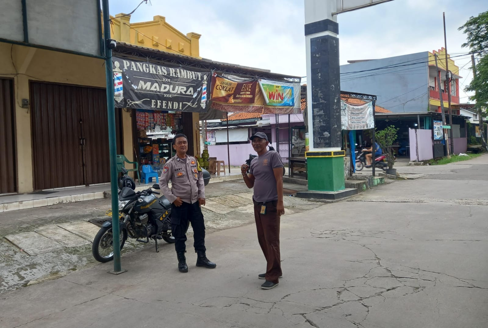 Antisipasi Rumah Kosong Ditinggal Mudik, Binmas Polsek Rawa Lumbu Sambangi Pos Keamanan