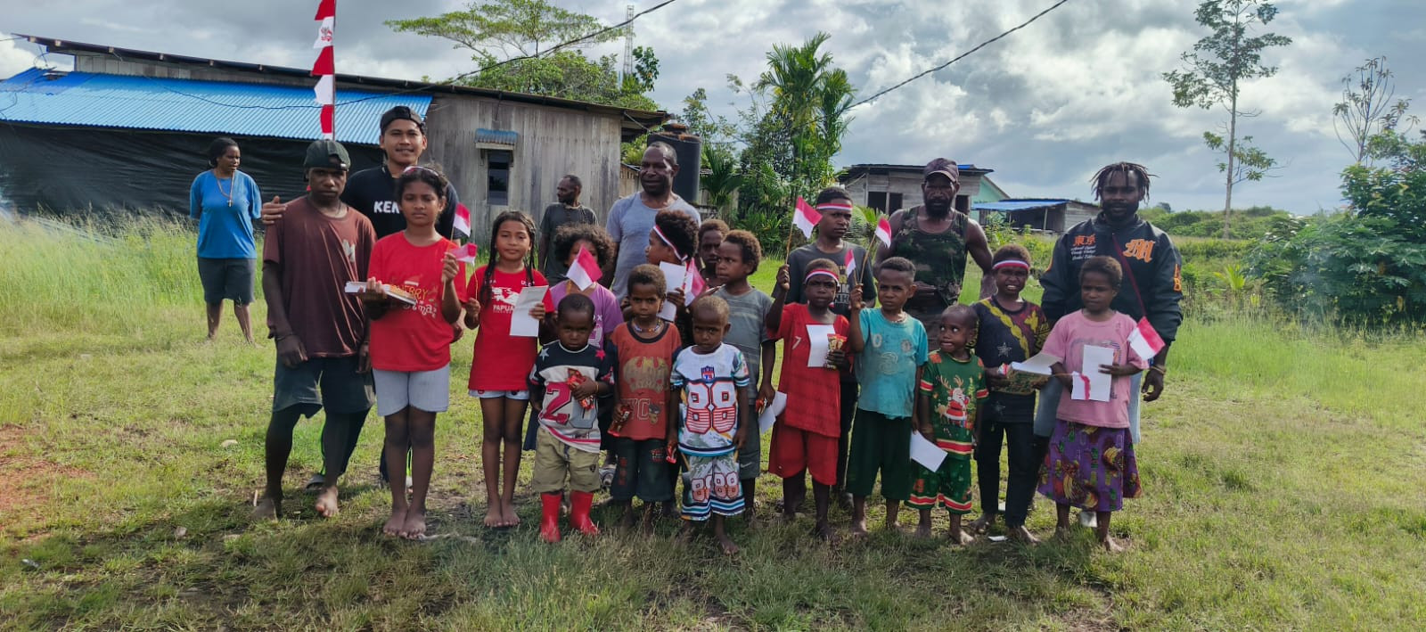 Meriahkan HUT RI ke-81, Kepala Suku Mbua Gelar Lomba Berhadiah dan Bagikan Sembako kepada Masyarakat