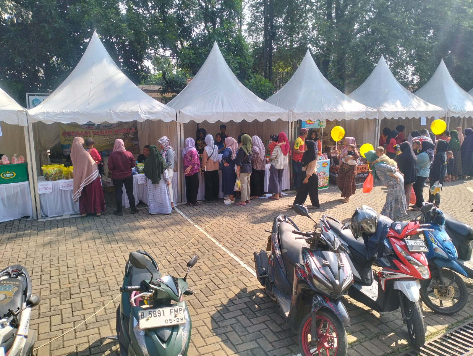 Polsek Bantar Gebang Monitoring Operasi Pasar Murah dan Sembako Murah di Sumurbatu