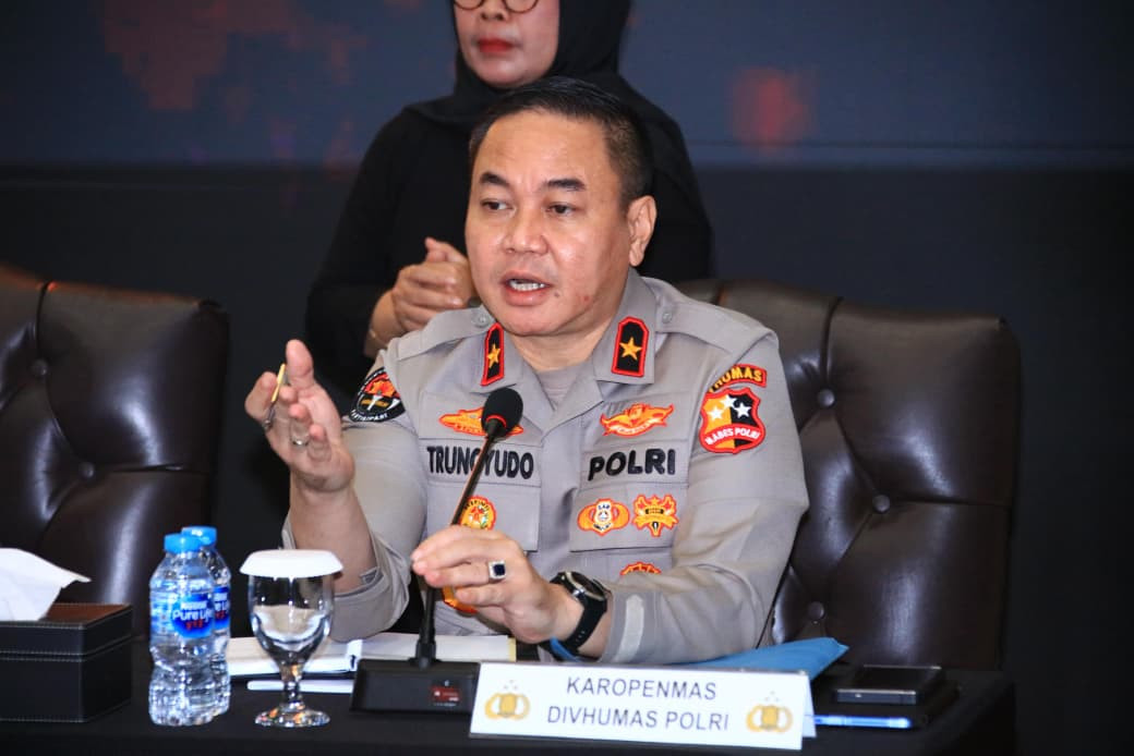 Polda Jatim Kembalikan Buku :  Tidak Terkait Tindak Pidana