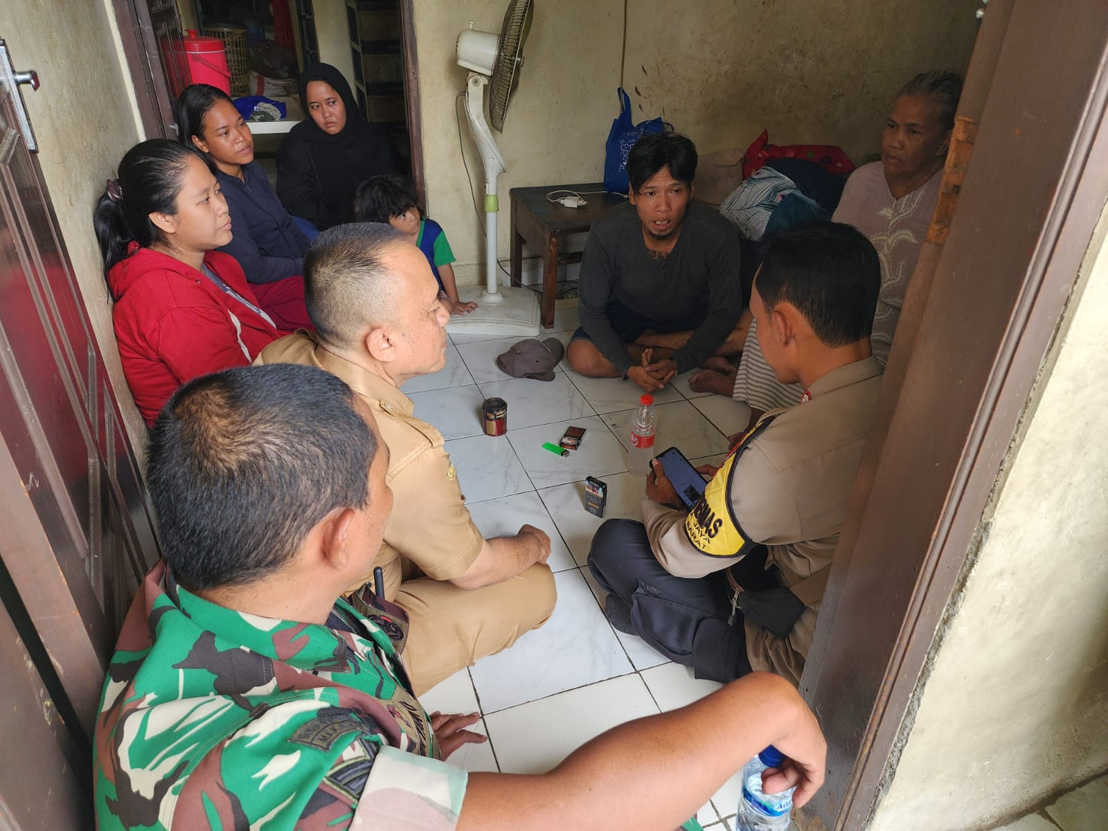 Giat Problem Solving Bhabinkamtibmas Bintara Jaya Membantu Menyelesaikan Perselisihan Warga
