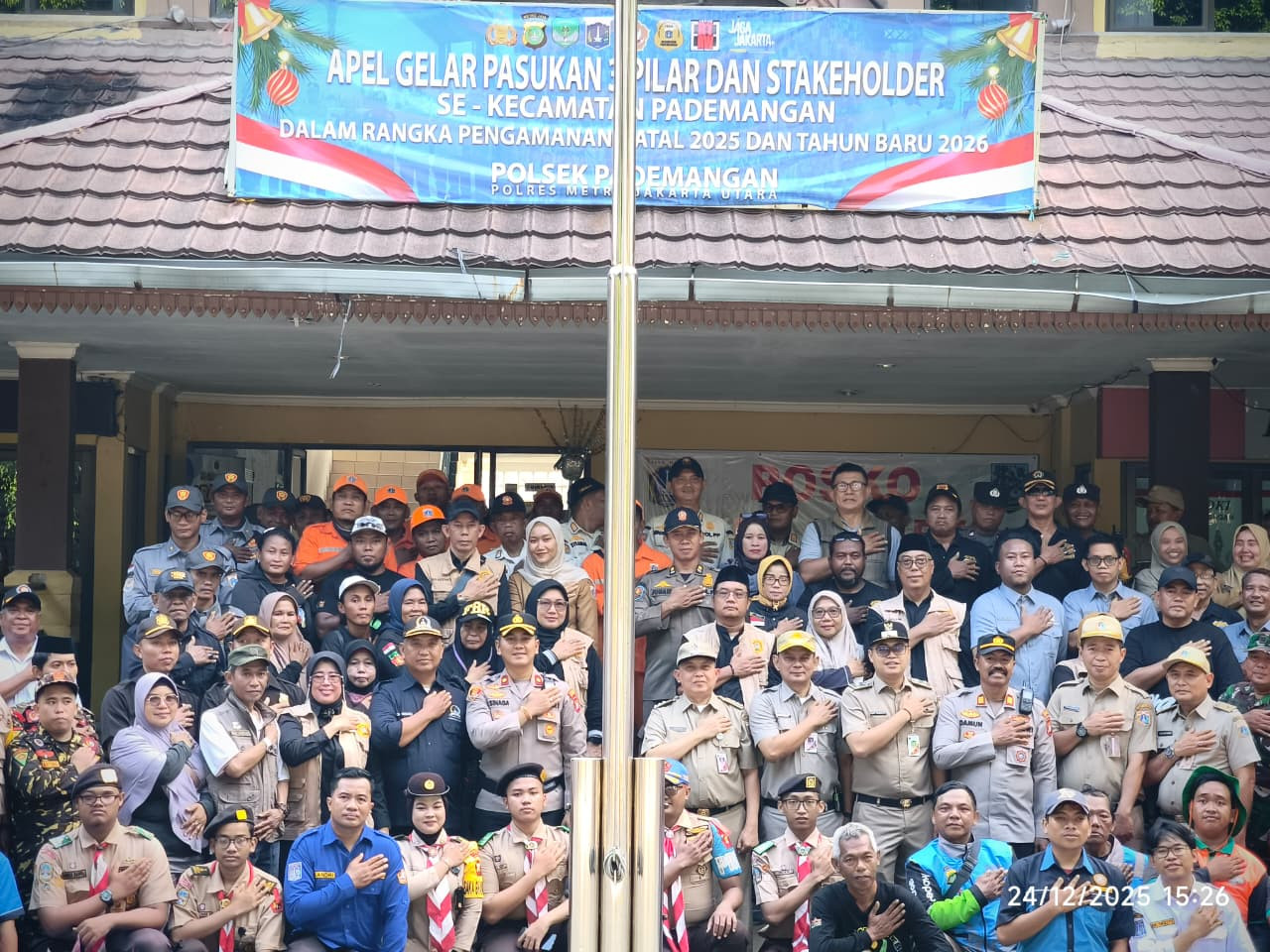 Polisi Gelar Apel  Pasukan di Pademangan, 255 Personel Disiagakan Amankan Natal 2025 dan Tahun Baru 2026