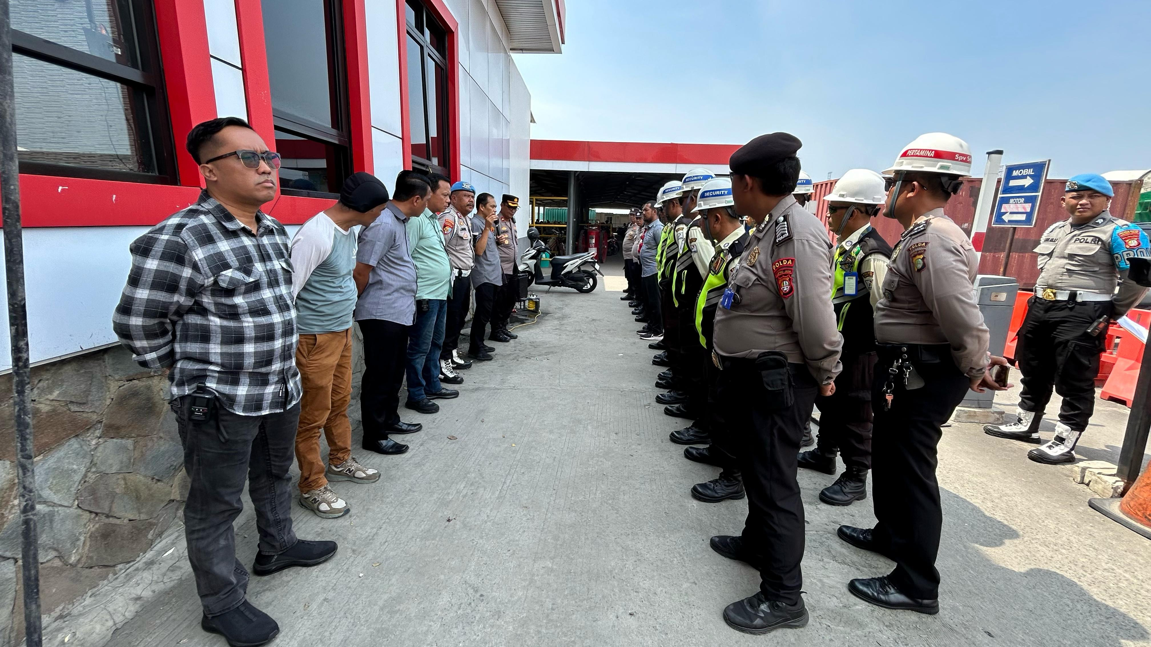 Polsek Koja Gelar Apel Pengamanan Aksi Unjuk Rasa di PT Pertamina Patra Niaga