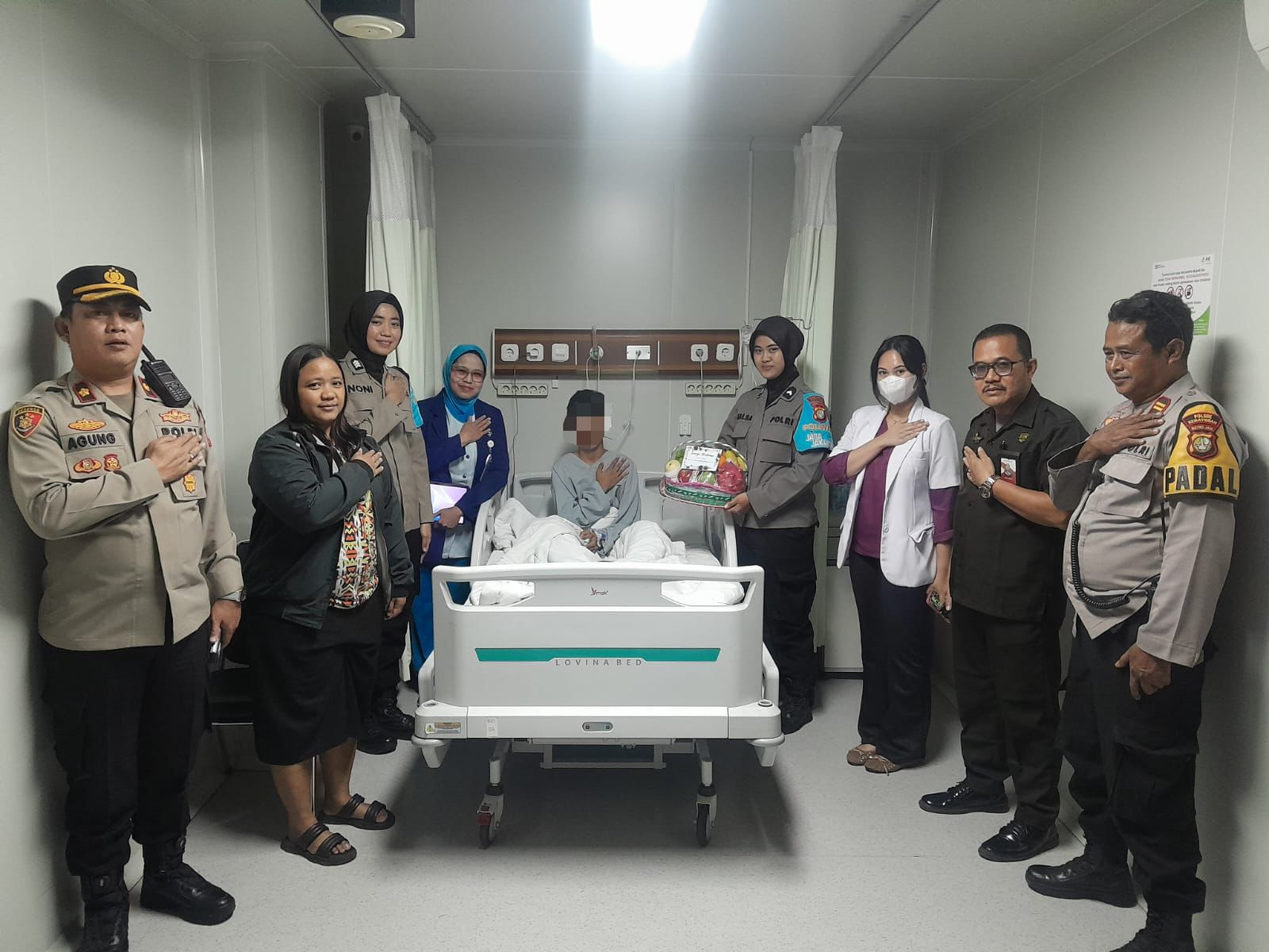 “Polwan Jaga Jakarta” Polres Metro Jakarta Pusat Hadir Temani Korban SMAN 72 di RS Pertamina