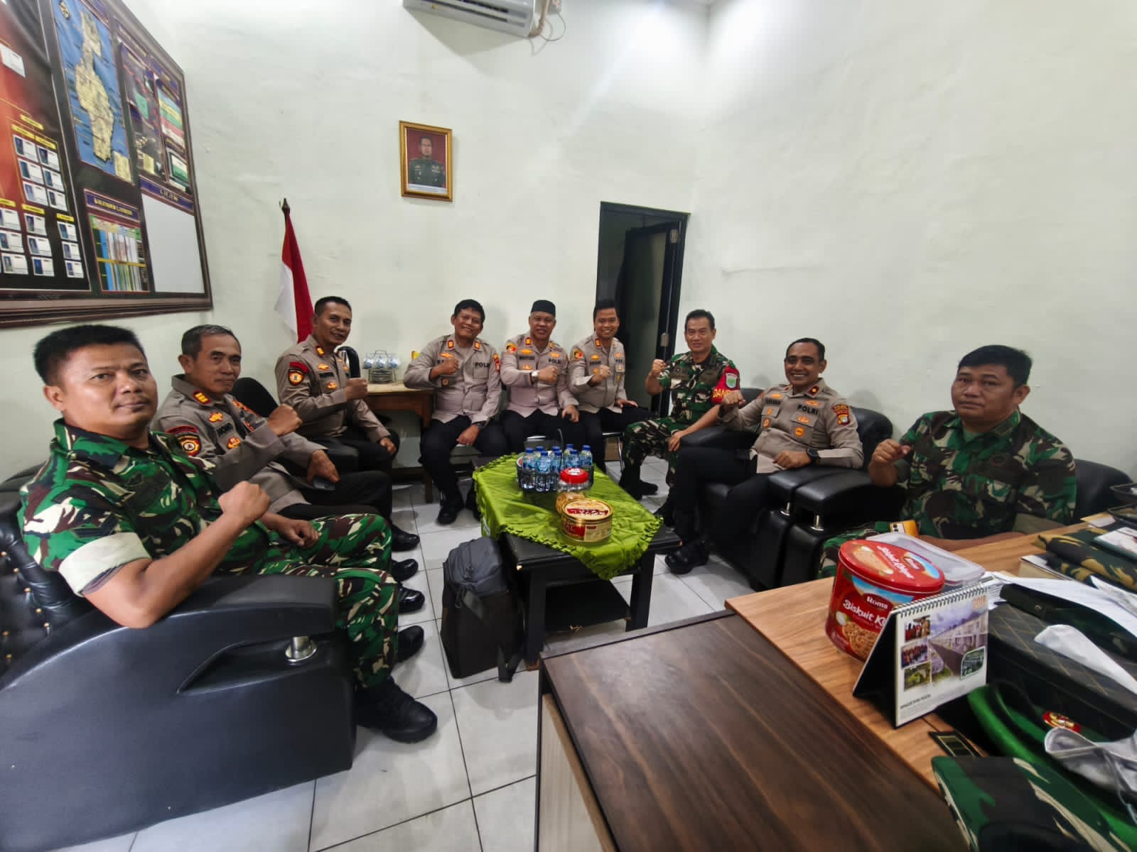 Jaga Jakarta On The Spot Kapolsek Bekasi Selatan, Bekasi Barat, dan Medan Satria Perkuat Sinergitas TNI–Polri Melalui Kunjungan ke Koramil 01 Kranji