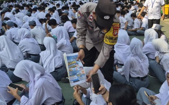 Kapolsek Pondok Gede Sosialisasikan Maklumat Kapolres, Ajak Pelajar Bijak Sikapi Ajakan Unjuk Rasa