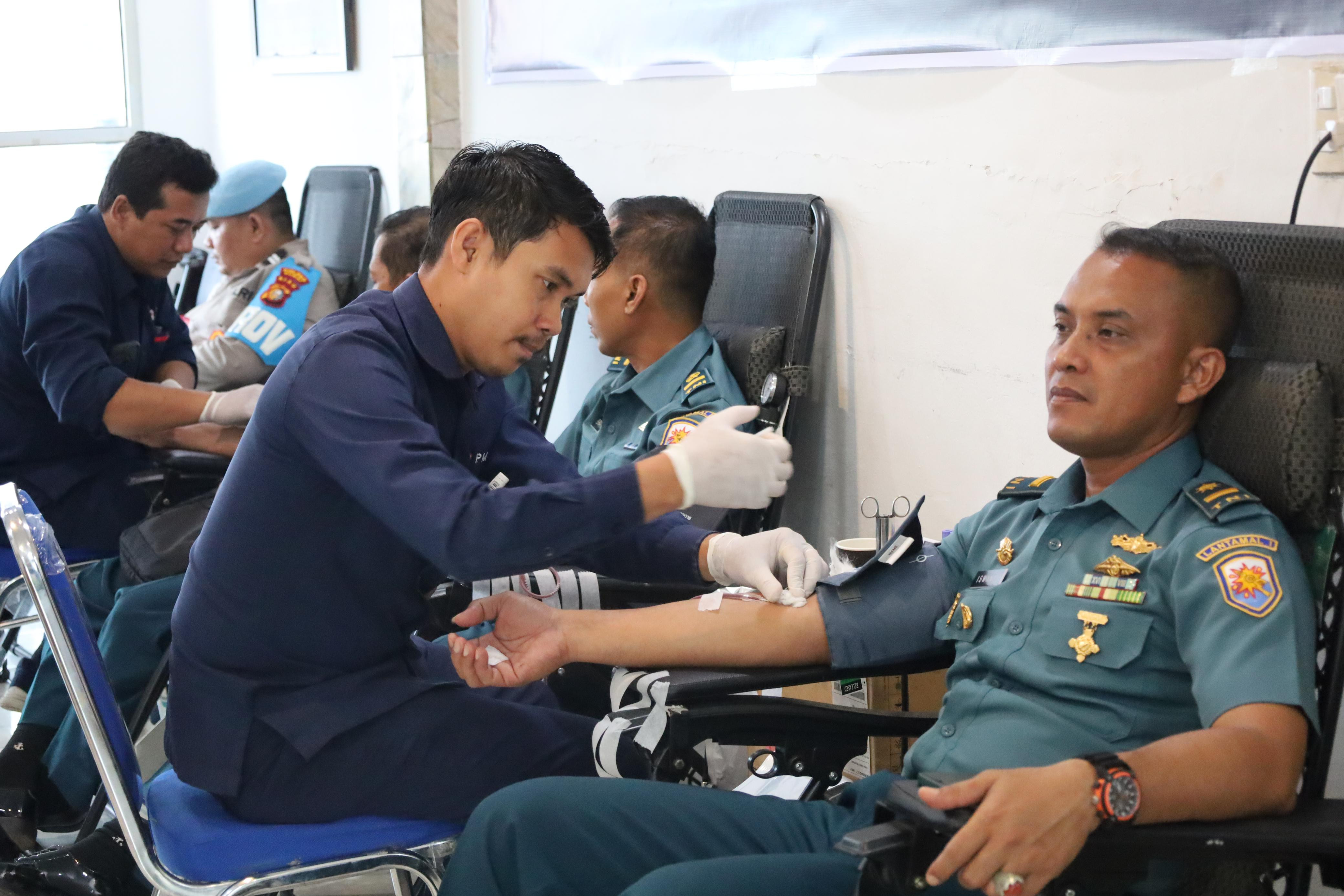 Sambut HUT Ke-79 Polisi Militer Angkatan Laut, Lanal Dumai Berkolaborasi Dengan Pelindo Multi Terminal Branch Dumai Gelar Bakti Sosial Donor Darah