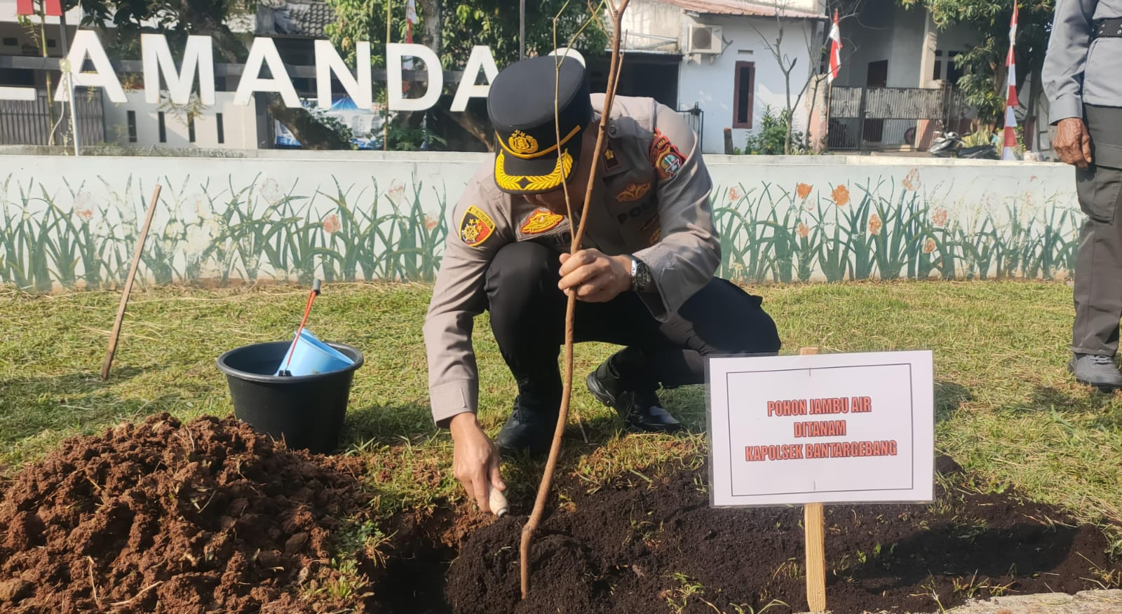 Kapolsek Bantar Gebang Hadiri Penanaman Pohon Dalam Rangka TMMD Ke- 125 Mustikasari
