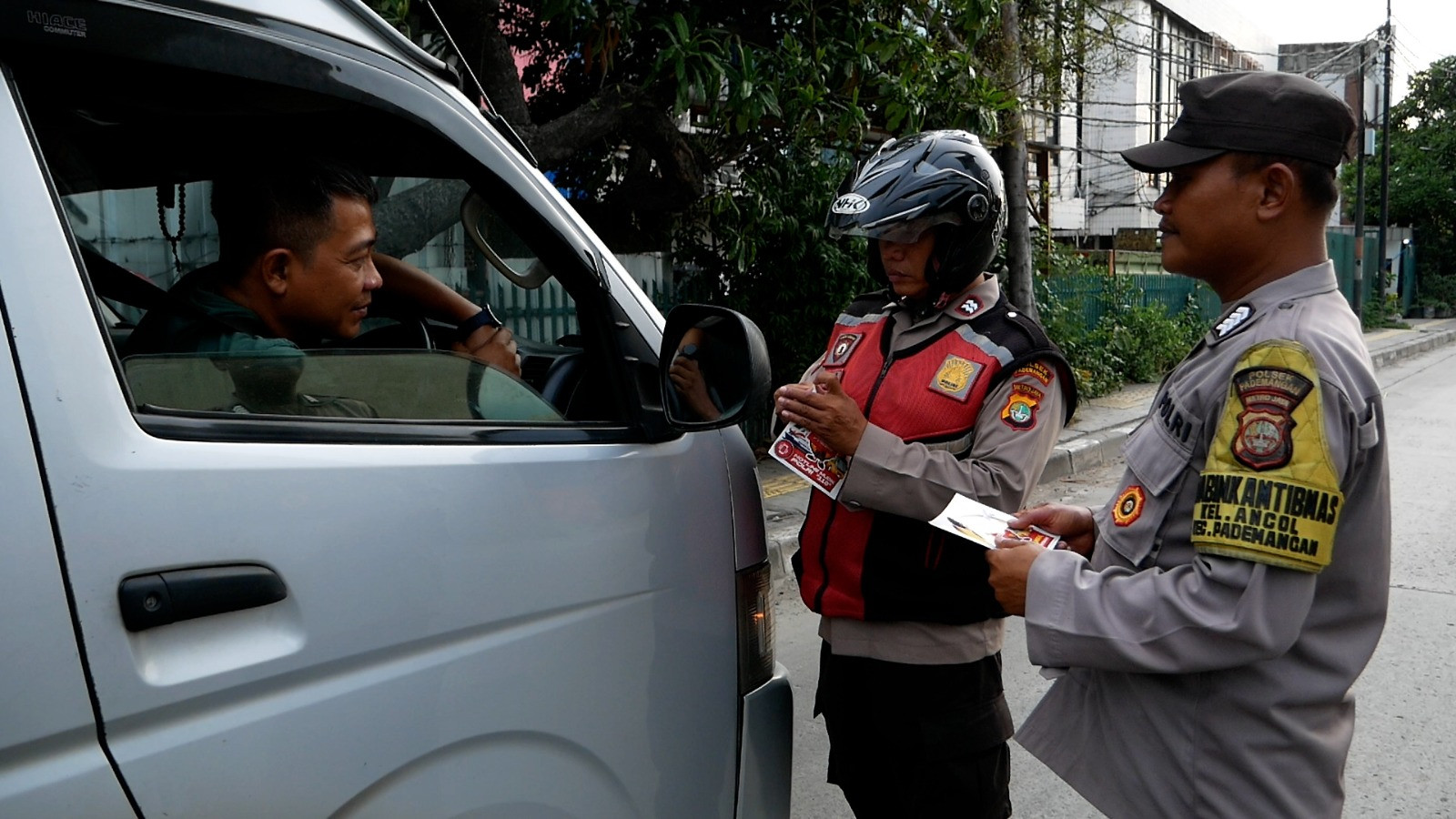 Polsek Pademangan Sosialisasi Mudik Aman Keluarga Nyaman Dan Hotline Mudik Polri 110