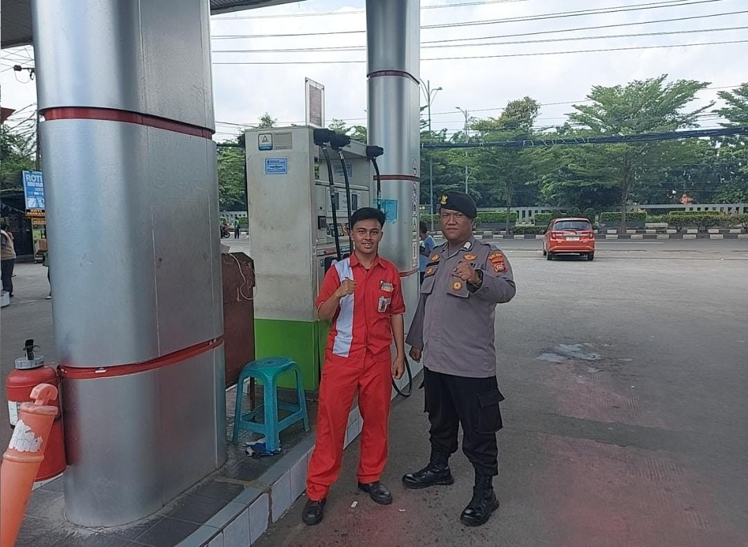 Polisi Patroli Jalan Kaki Dialogis Ciptakan Rasa Aman di Tengah Warga