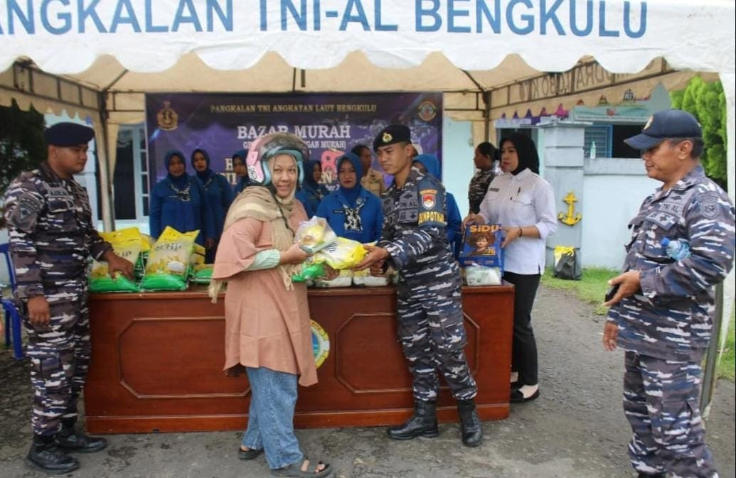 Gerakan Pangan Murah Lanal Bengkulu, Wujud Kepedulian TNI AL Untuk Masyarakat