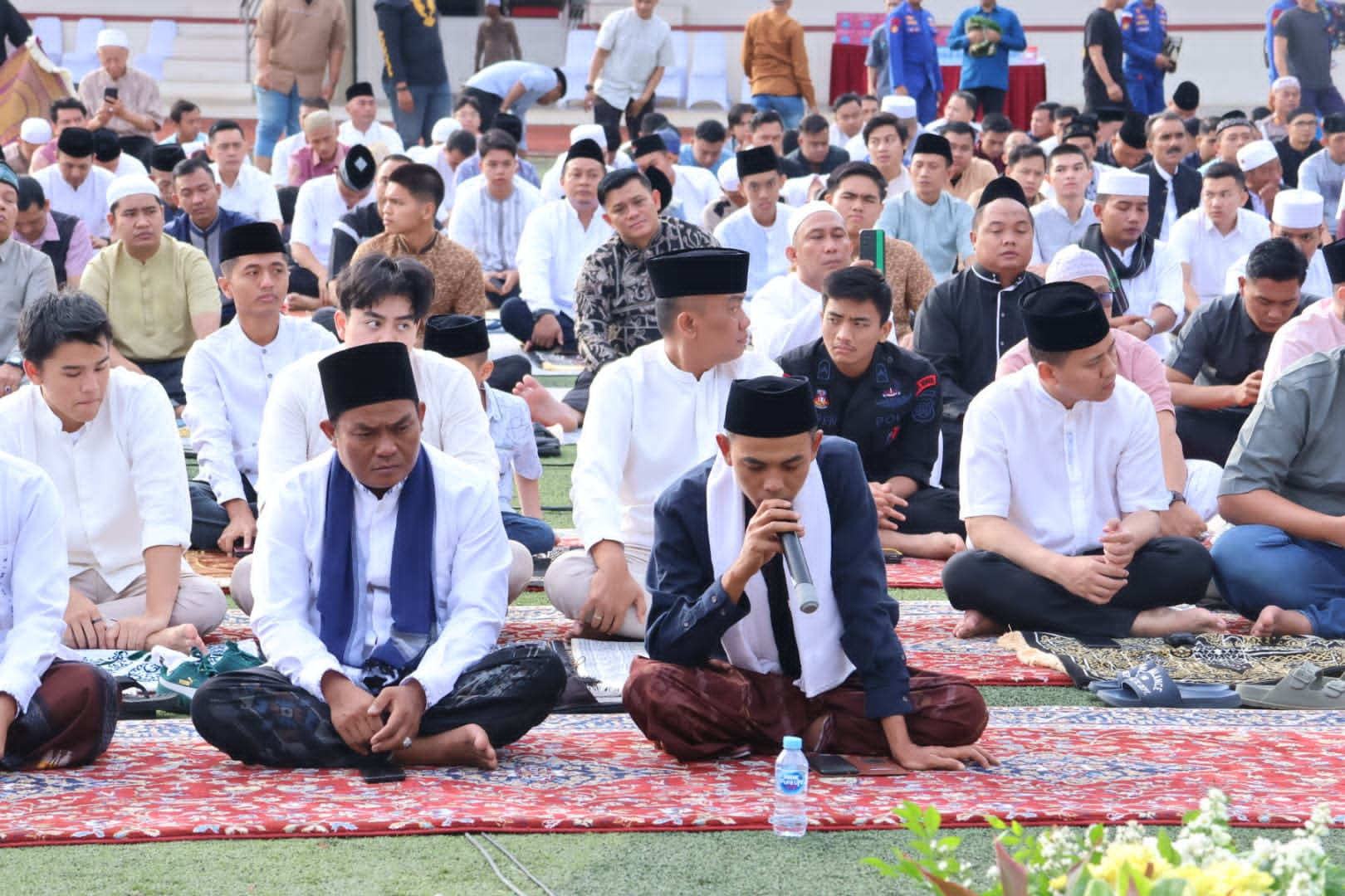 Wakapolda Metro Jaya dan Pejabat Polda Laksanakan Salat Idulfitri di Stadion Presisi