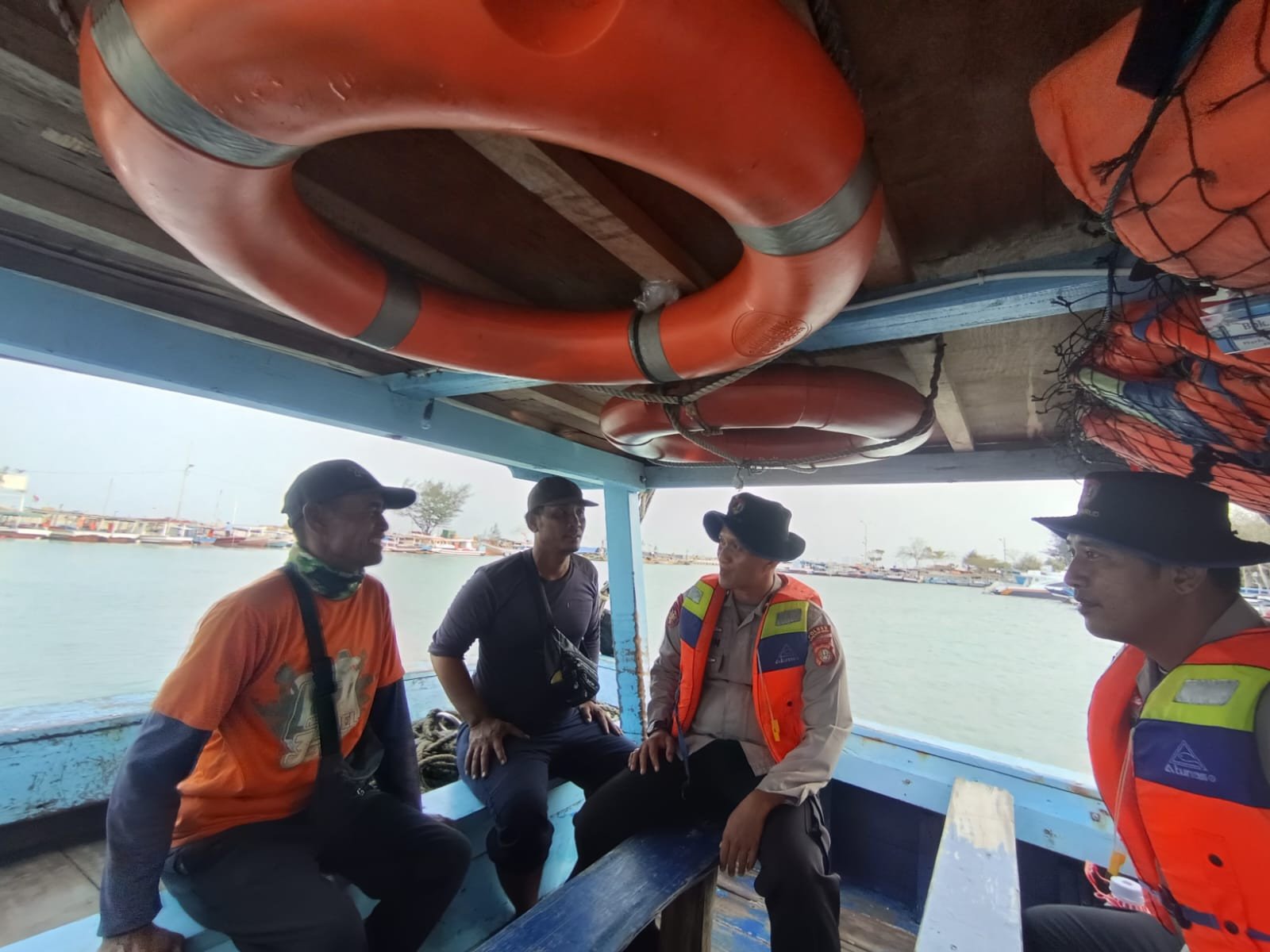 Jakarta On The Spot, Satpolairud Polres Kepulauan Seribu Sosialisasikan Layanan Polisi 110 dan Ajak Nelayan Tolak Alat Tangkap Terlarang