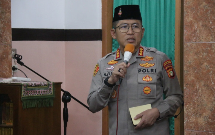 Kapolres Metro Jakarta Utara Laksanakan Tarawih Keliling di Masjid Al Hidayah, Ajak Warga Tingkatkan Ibadah dan Waspada Keamanan