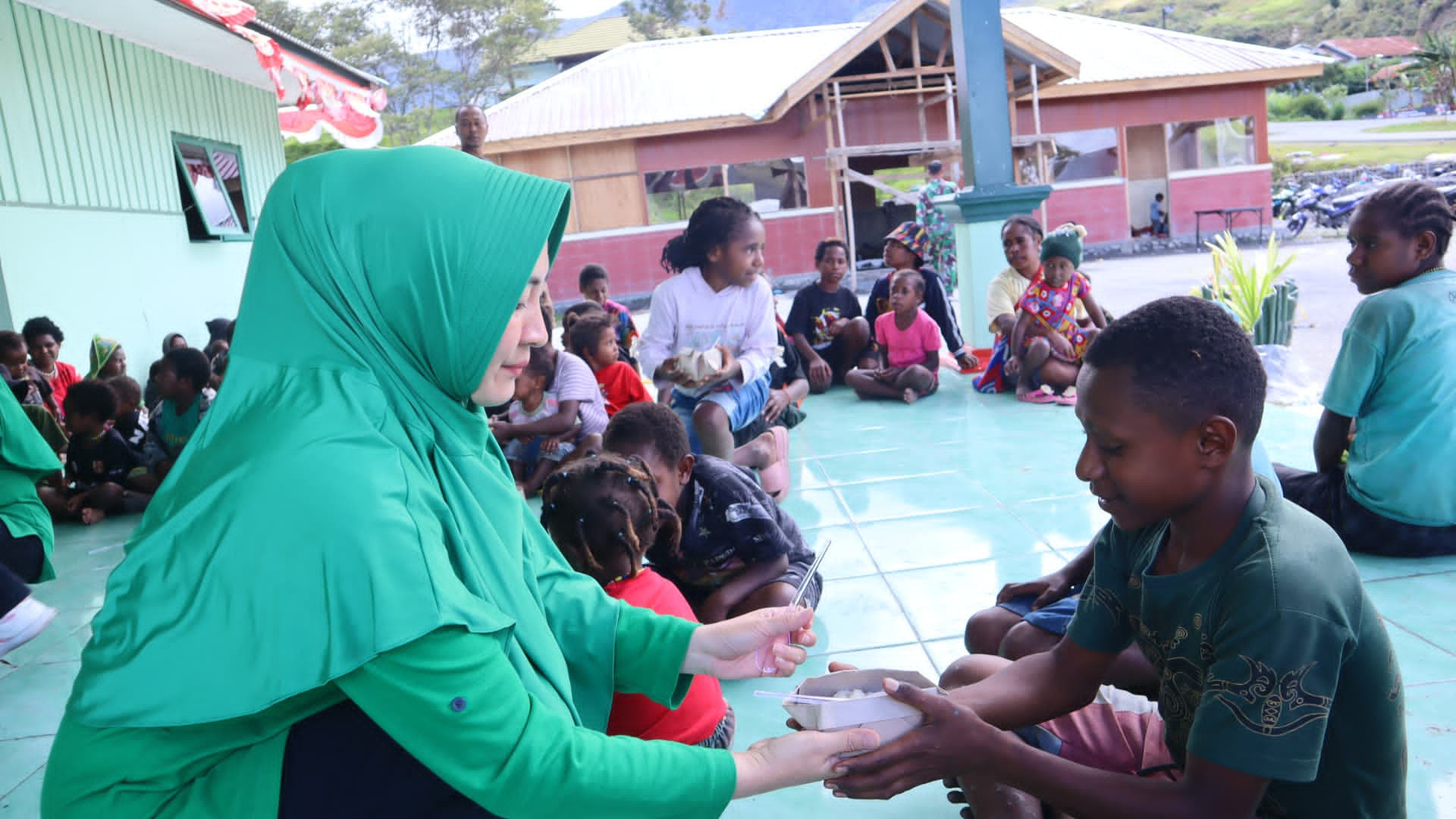 Persit KCK Cabang XLI, Kodim 1714/PJ Peduli Pengungsi