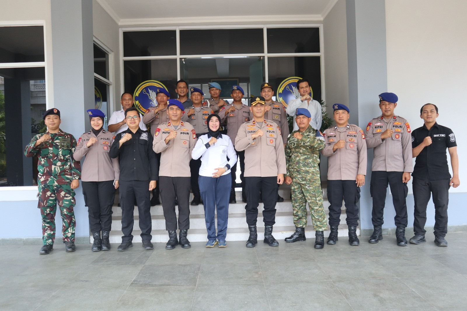 Polres Kepulauan Seribu Berikan Kejutan HUT TNI ke-81, Perkuat Sinergitas dan Soliditas TNI-Polri