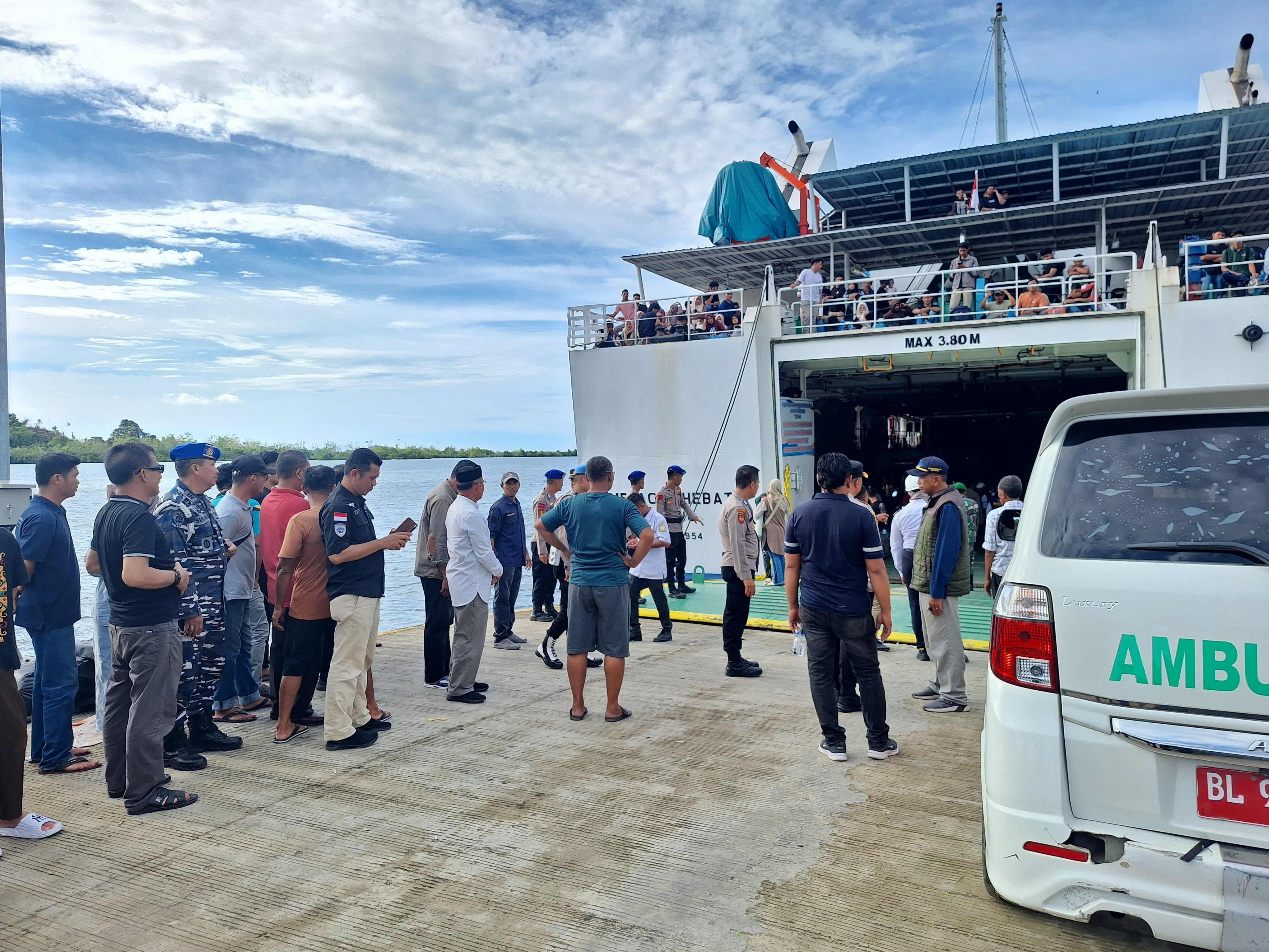 Lanal Simeulue Bersama Forkopimda Pantau Arus Balik Lebaran 2025 di Pelabuhan Ferry Kolok Simeulue