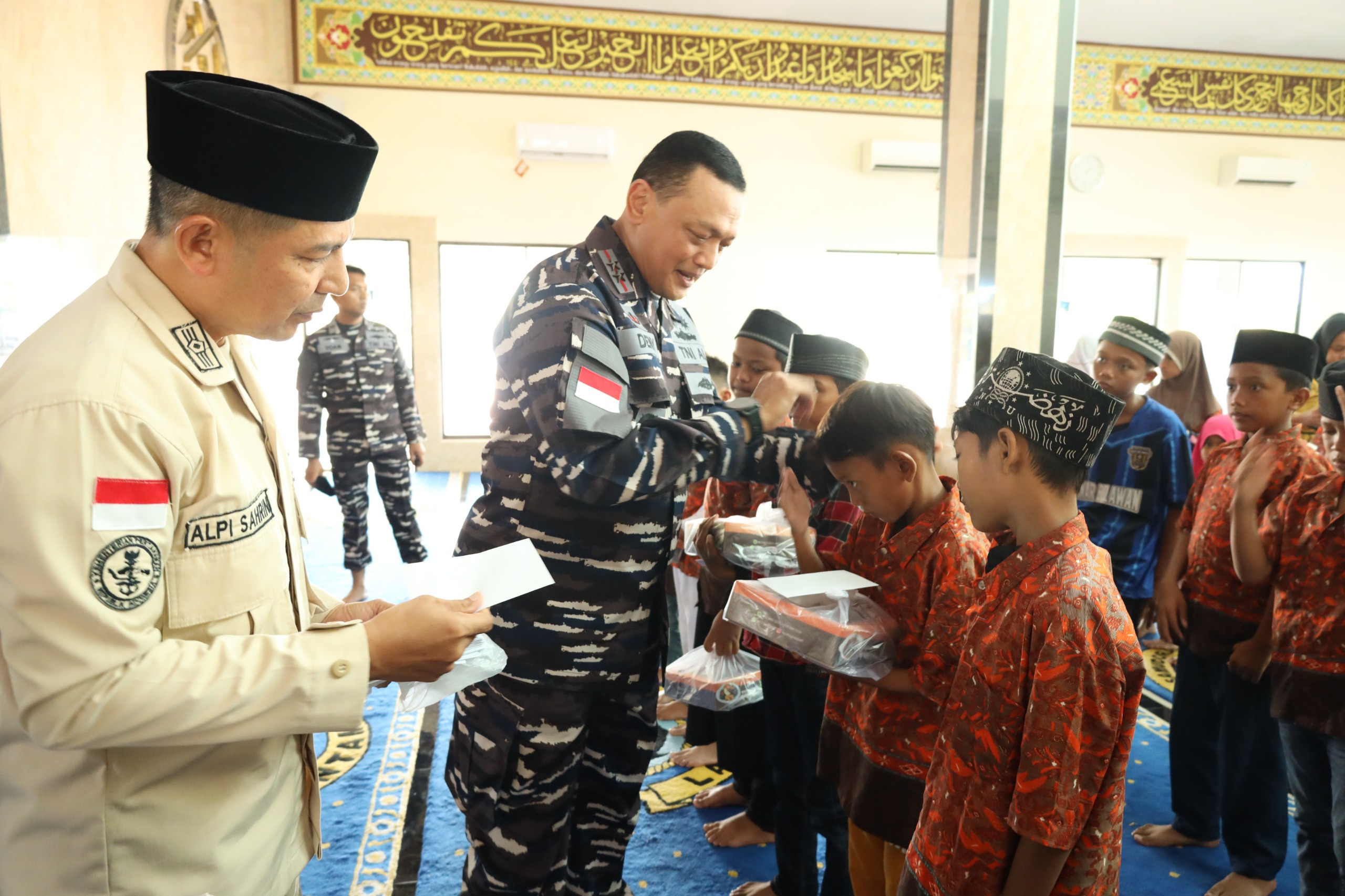 Komandan Kodaeral I Gelar Doa Bersama dan Santunan Anak Yatim Piatu, Duafa dan Santri