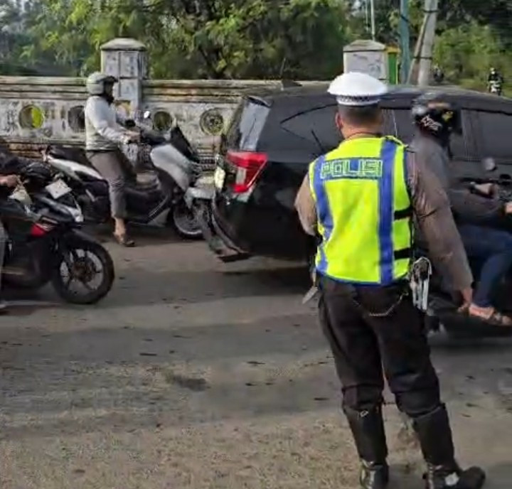 Kasat Lantas Polres Metro Jakarta Utara Turun Langsung Atur Lalin di BKT