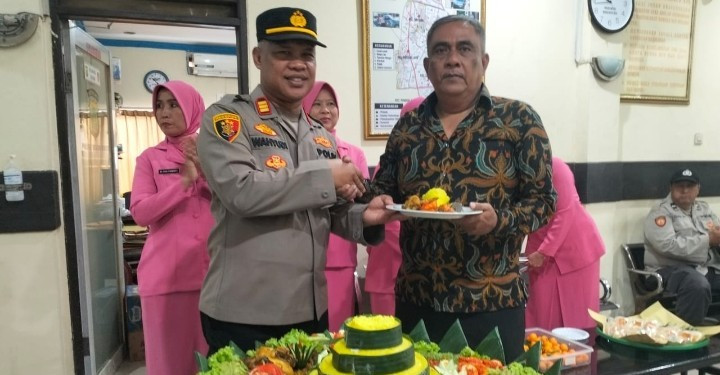 Polsek Bekasi Barat Gelar Apel Pelepasan Purna Tugas IPDA Nasirudin