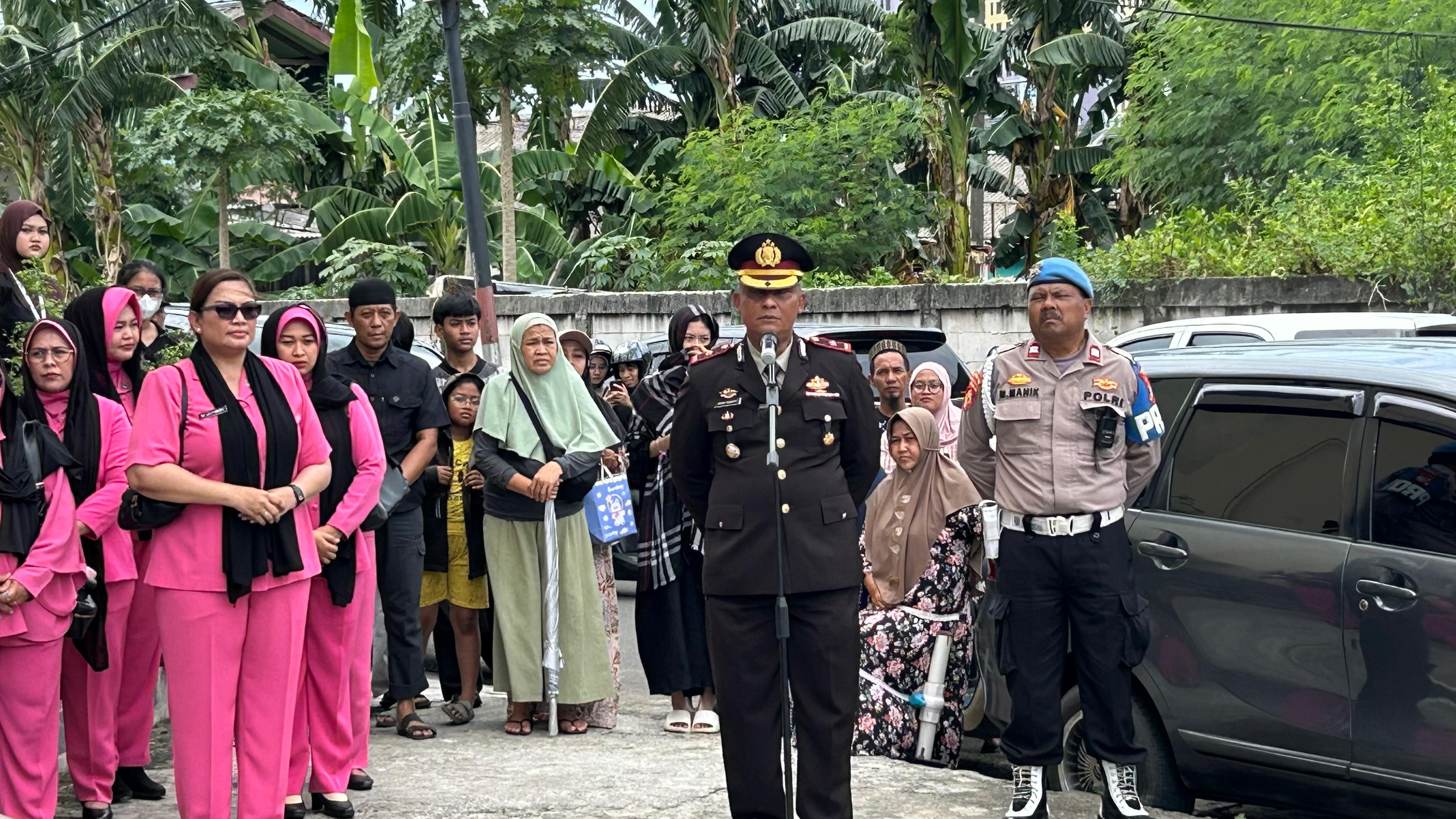 Kapolsek Koja Pimpin Prosesi Pemakaman Kedinasan AIPTU Ahmad Zulaini