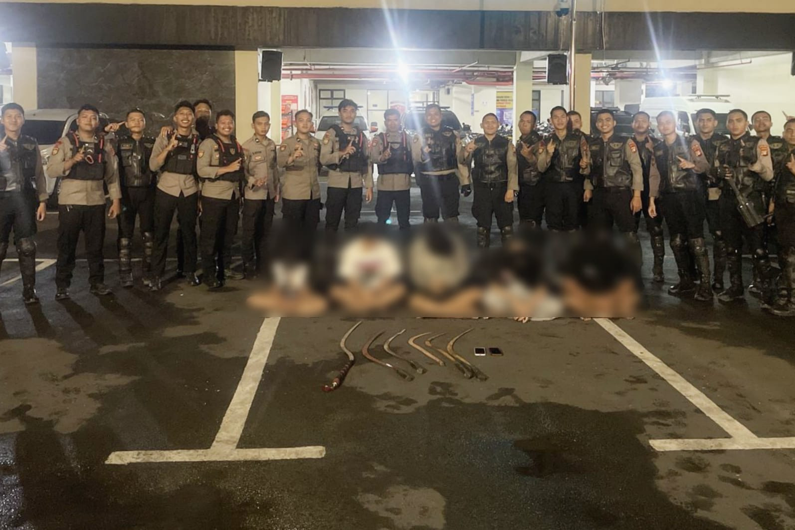 Sinergi Patroli Perintis Presisi Polres Metro Bekasi Kota dan Polda Metro Jaya Gagalkan Aksi Tawuran, 5 Remaja Beserta 6 Senjata Tajam Diamankan