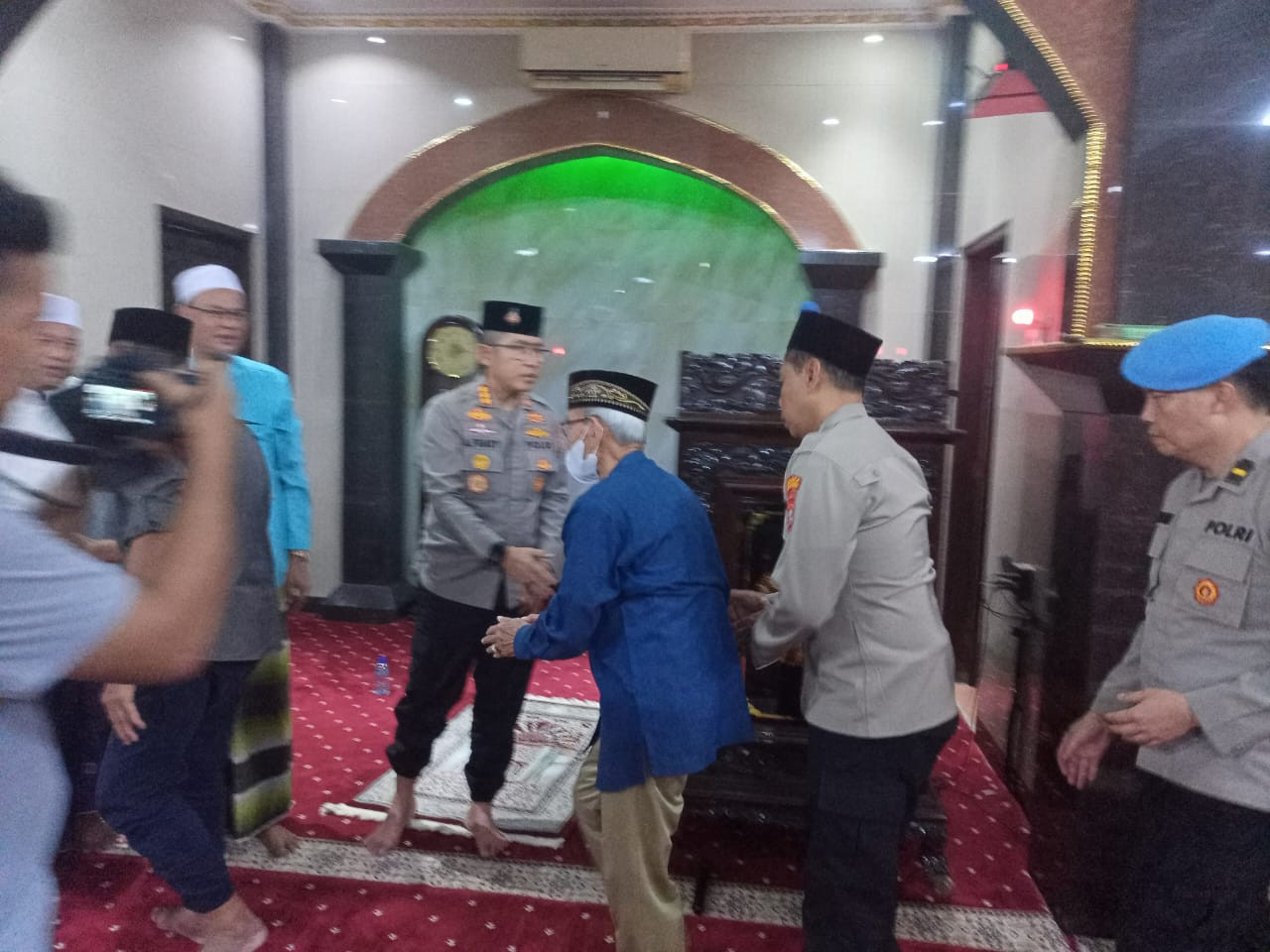 Kapolres Metro Jakarta Utara Laksanakan Tarawih Keliling di Masjid Al-Amin, Berikan Ceramah dan Sosialisasi Hotline 110
