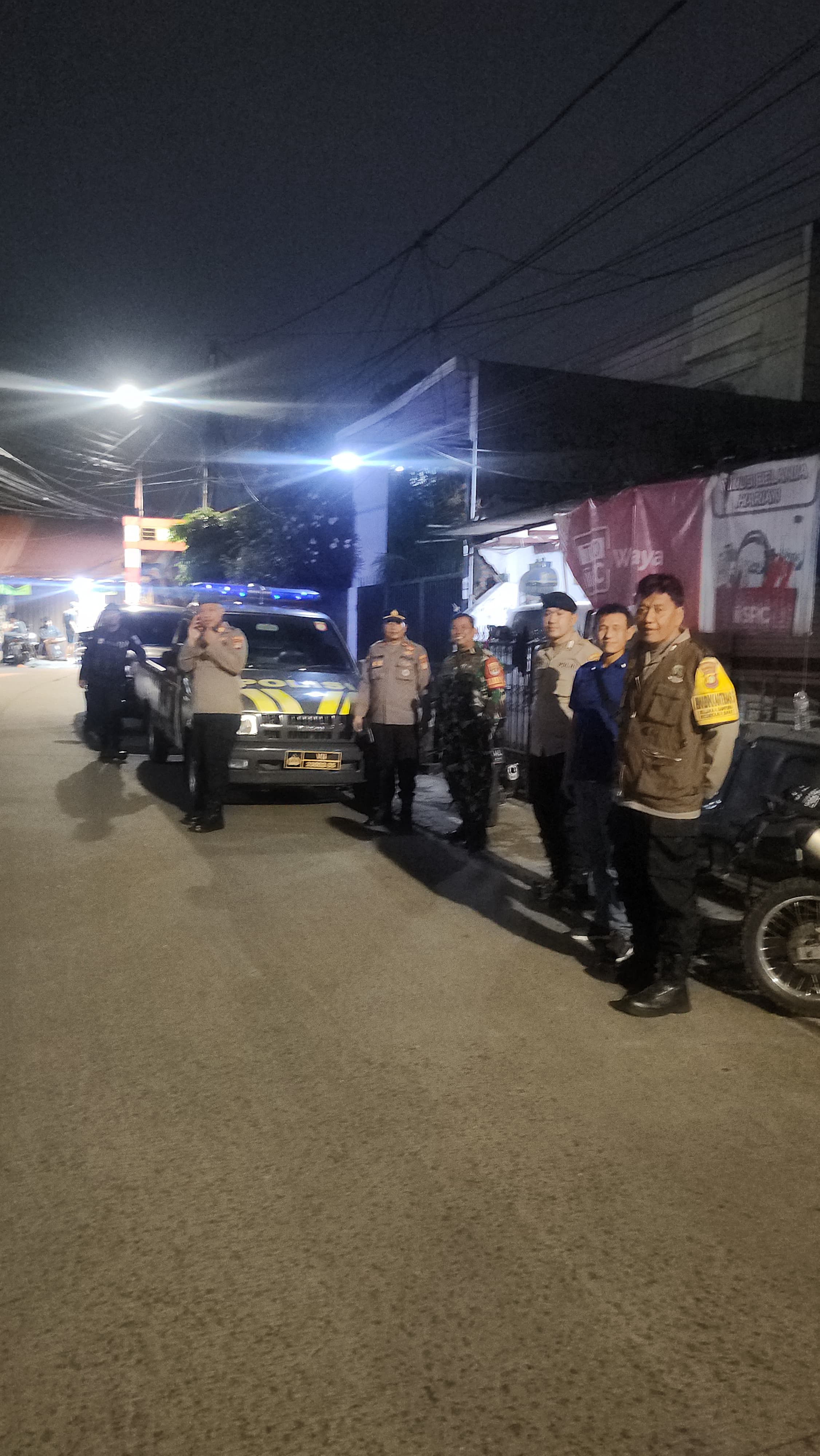 Berikan Rasa Aman kepada Masyarakat, Kapolsek Bekasi Barat Pimpin Patroli