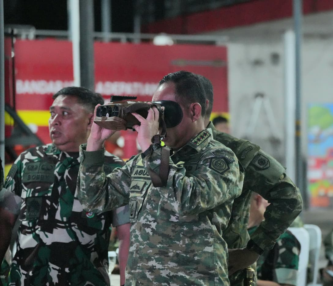 Panglima TNI Tinjau Latihan Terjun Malam di Bangka, Tingkatkan Kesiapsiagaan dan Pengamanan Wilayah