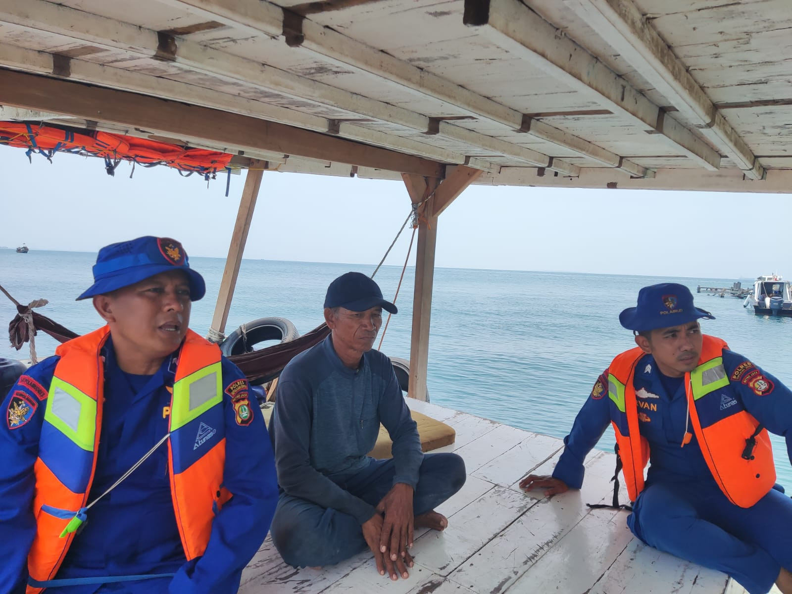 Layanan Polisi 110, Satpolairud Polres Kepulauan Seribu Patroli Laut Sambangi Nelayan dan Warga Pulau