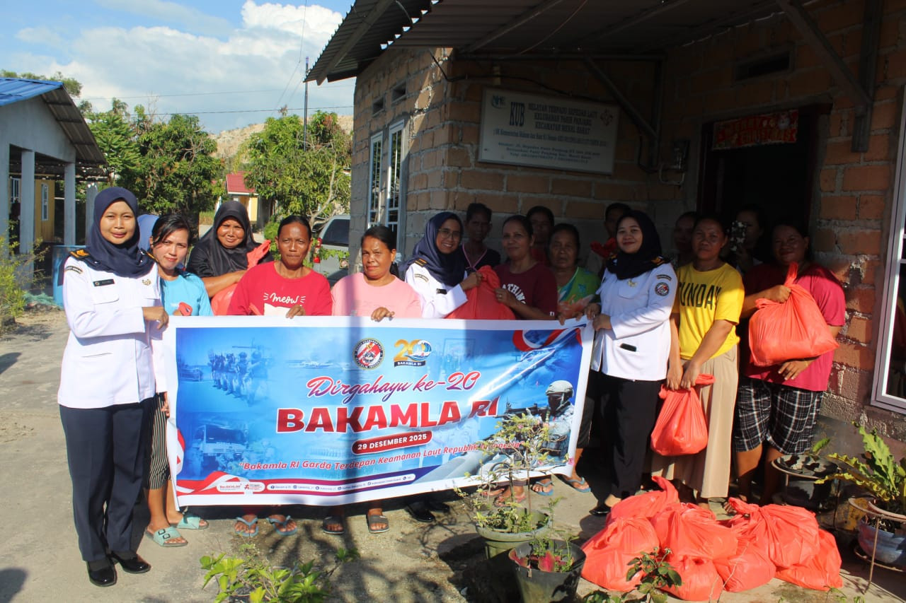 Stasiun Bakamla TBK Salurkan Paket Sembako Sambut HUT ke-20 Bakamla RI