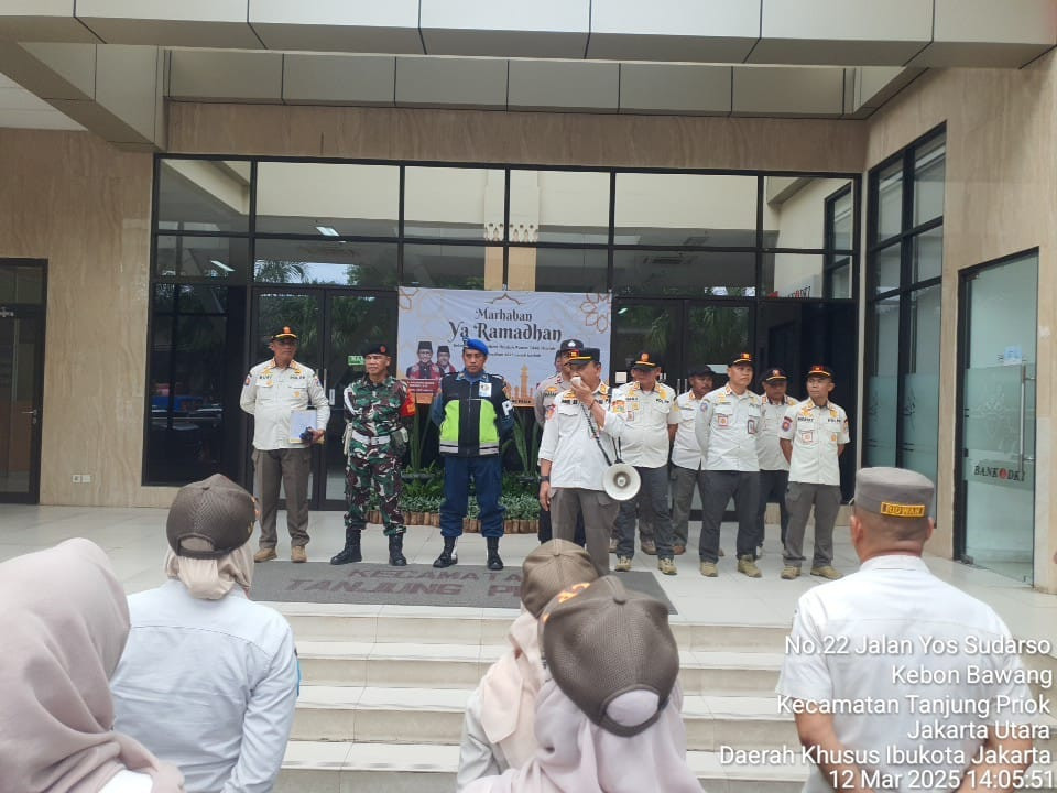 Satpol PP Bersama TNI-Polri Gelar Operasi Penjangkauan PPKS di Tanjung Priok