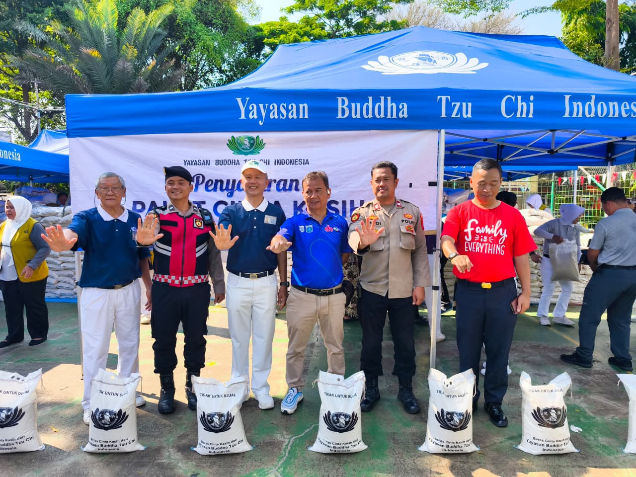 Bhakti Sosial Budha Tzu Chi di Pademangan Barat, TNI-Polri Kawal Pembagian 2.500 Paket Sembako