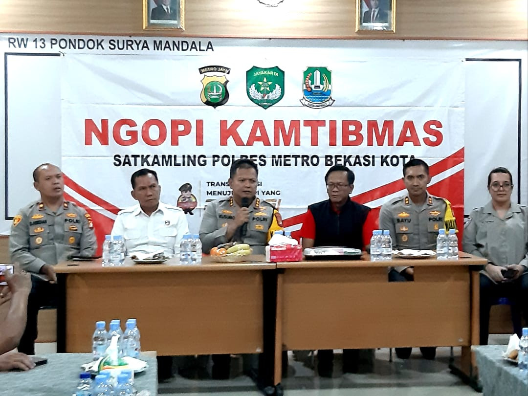 Ngopi Kamtibmas Satkamling Polres Metro Bekasi Kota: Kapolres Bekasi Kota Ajak Warga RW 013 Perkuat Satkamling dan Perangi Narkoba