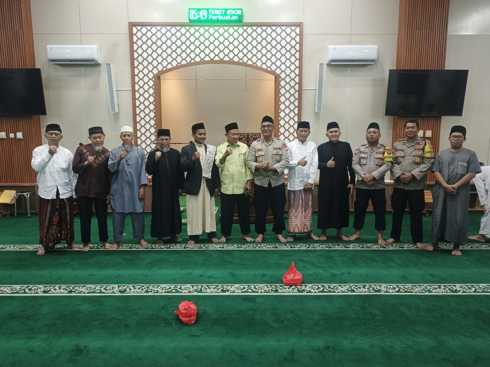 Subuh Keliling di Masjid As Sholihin, Polsek Koja Ajak Warga Jaga Kamtibmas dan Waspadai Curanmor