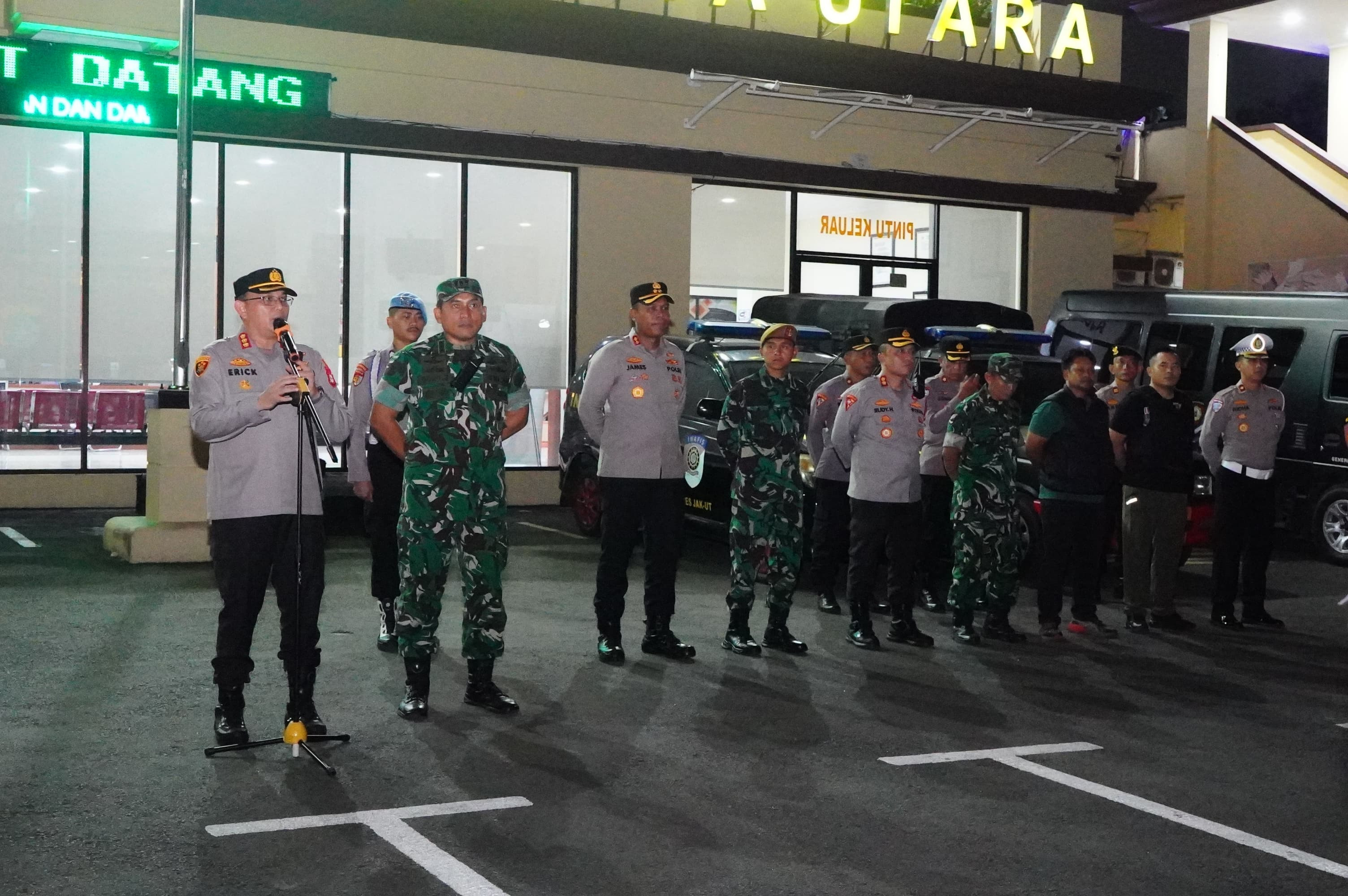 Jaga Jakarta dan Jaga Lingkungan, Kapolres Metro Jakarta Utara Pimpin Patroli Skala Besar, TNI-Polri Bersinergi Jaga Kamtibmas