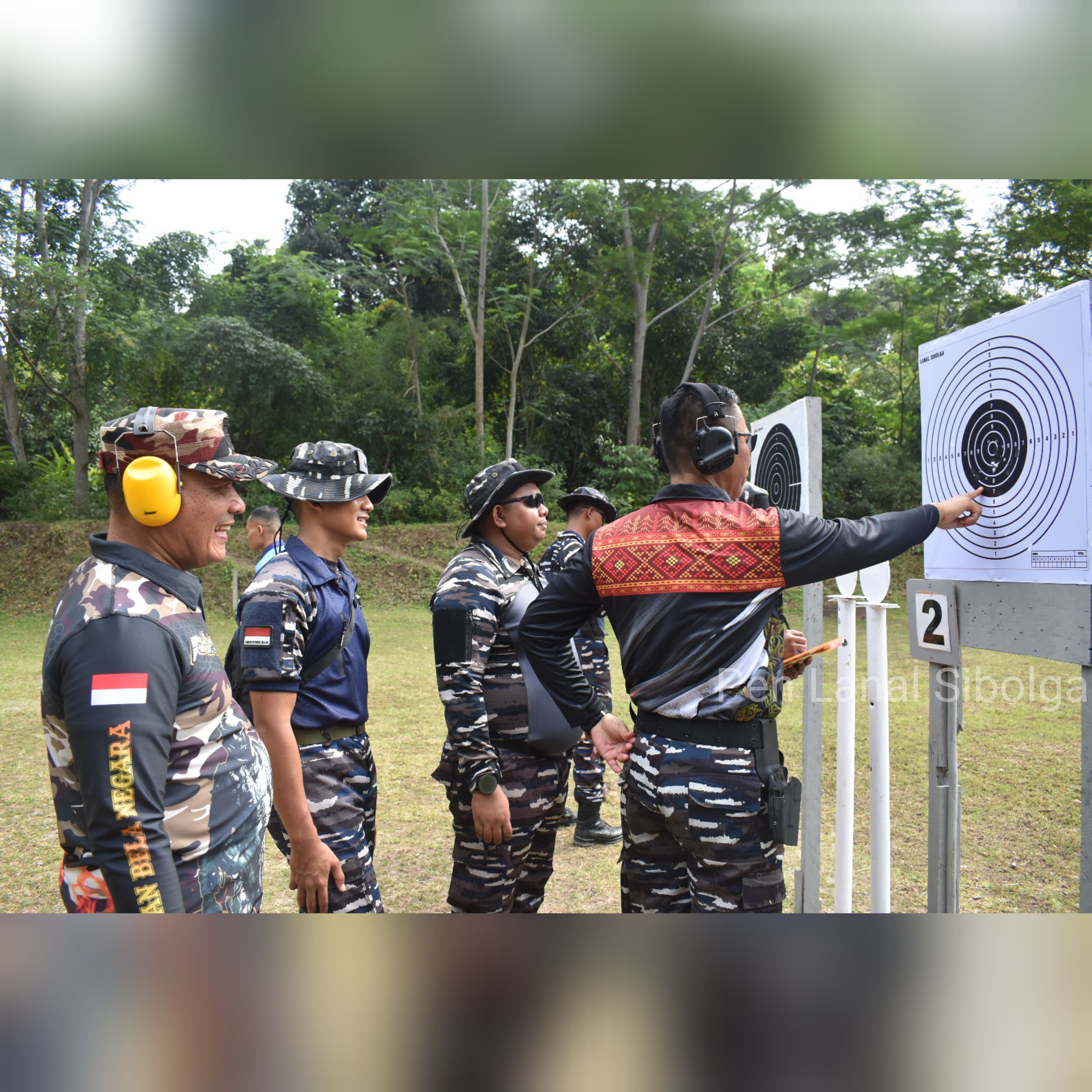 Danlanal Sibolga Bersama Forkopimda Sibolga-Tapanuli Tengah Gelar Latihan Menembak di Lapangan Tembak Bahder Ombun Hutagalung Lanal Sibolga