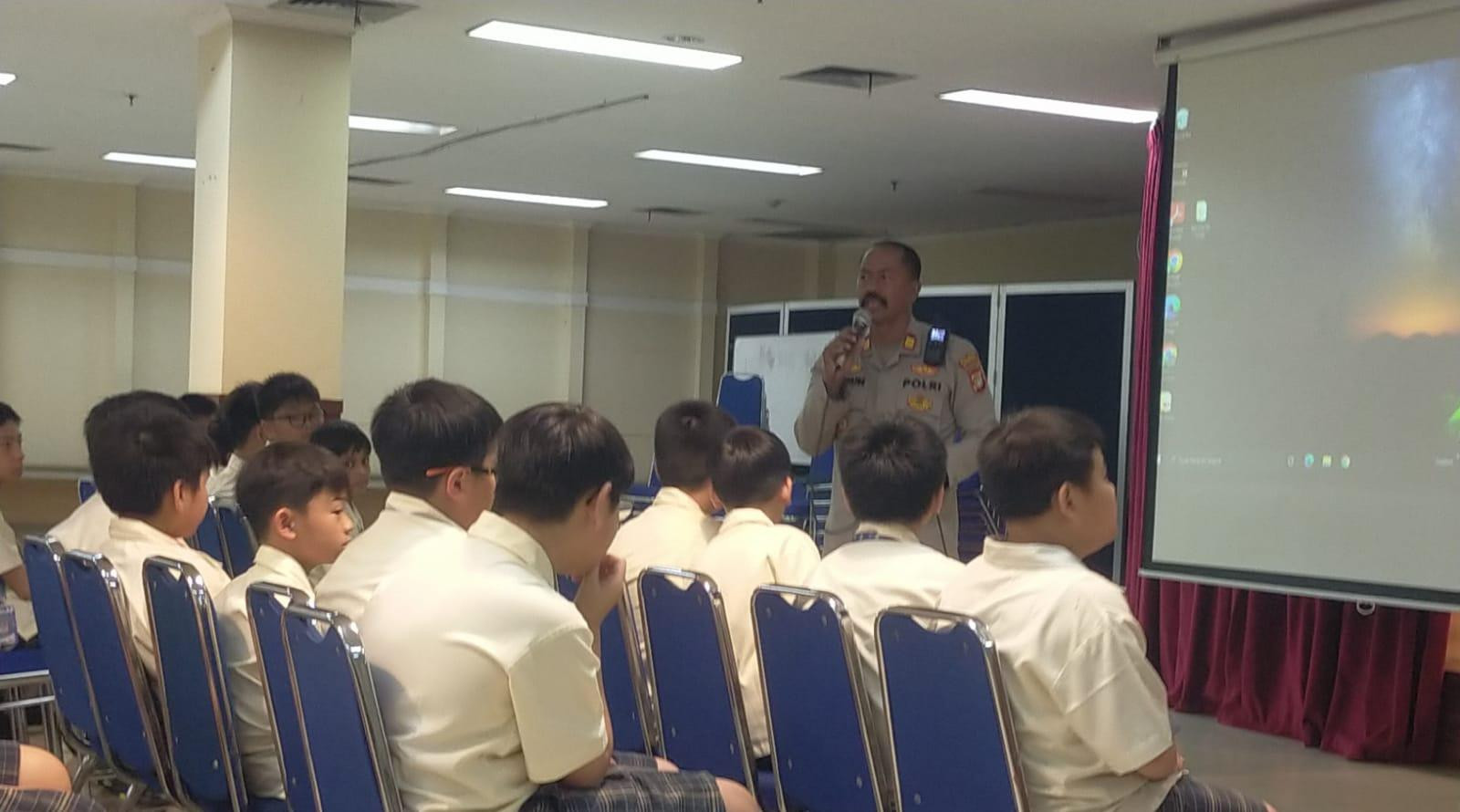 Cegah Kenakalan Remaja, Polsek Pademangan Gelar Program Police Go to School di Bunda Mulia