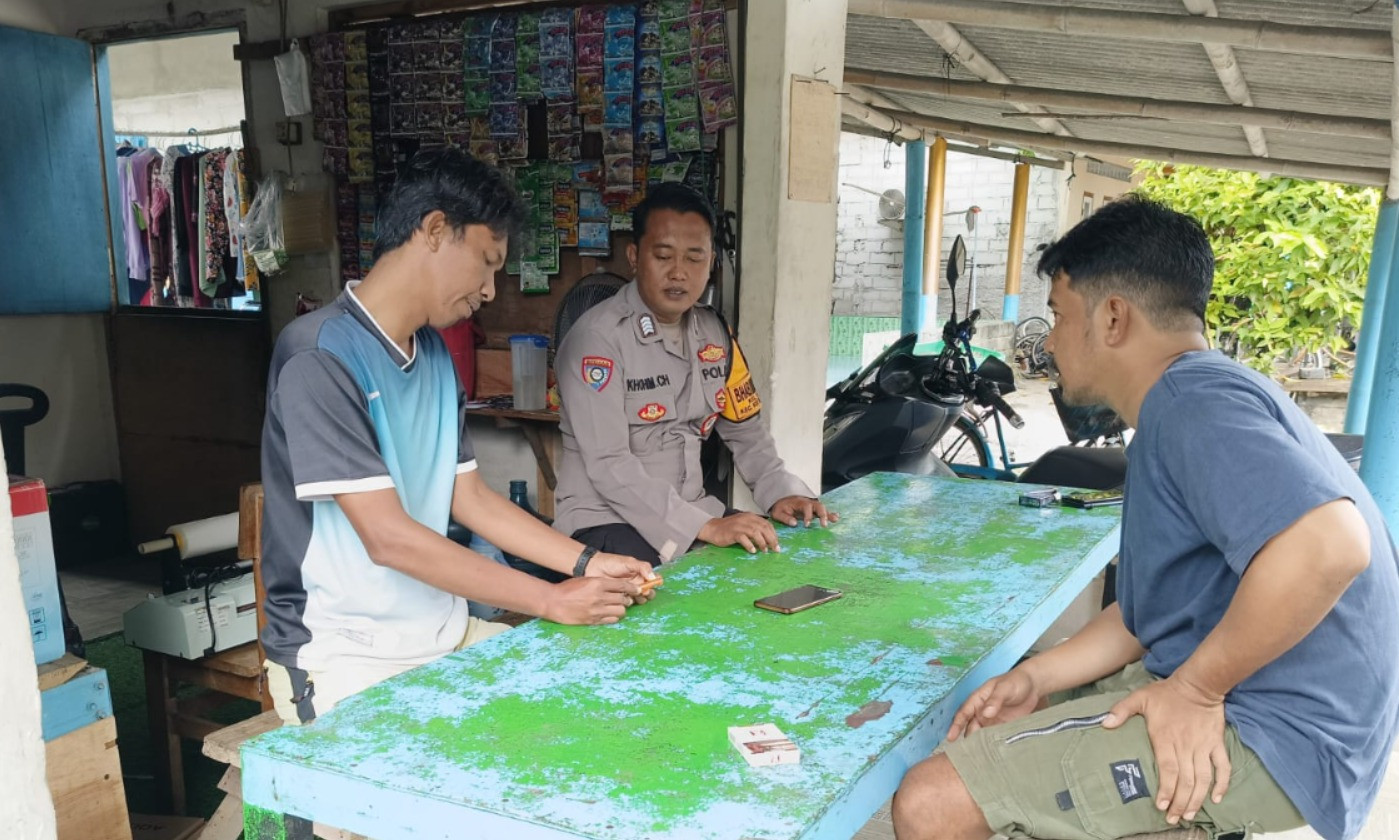 Berantas Premanisme dan Judi Online, Bhabinkamtibmas Pulau Pari Jalin Sinergi dengan Tokoh Masyarakat