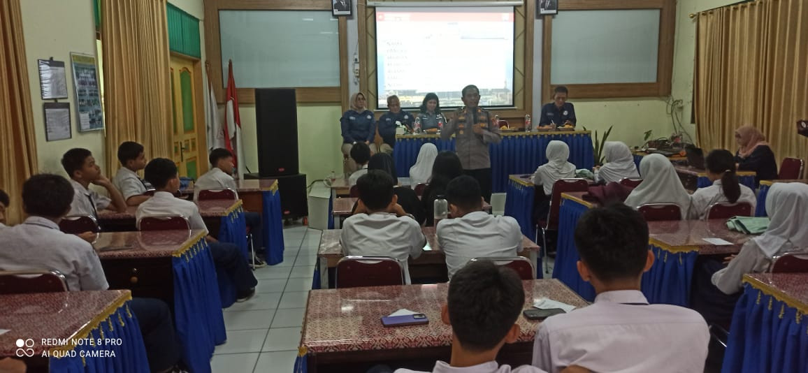 Sat Binmas Polres Metro Jakarta Utara Bersama Perkapju Berikan Penyuluhan Kamtibmas di SMPN 151 Jakarta
