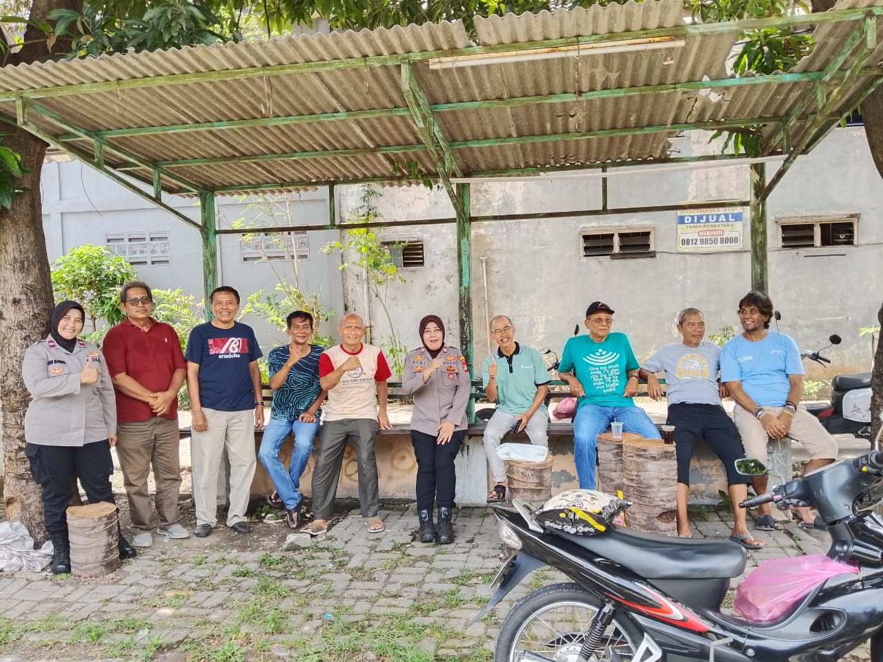 Polsek Rawalumbu Gelar Patroli Jalan Kaki Dialogis, Dekati Warga dengan Humanis