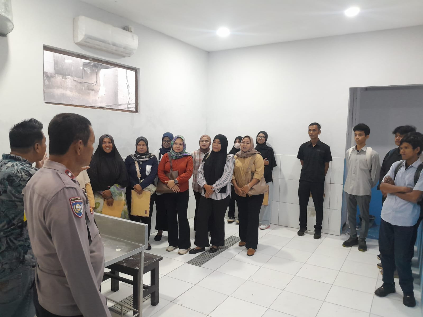 Dukung Program Kemanusiaan, Bhabinkamtibmas Polsek Bekasi Utara Pantau Seleksi Relawan MBG di Yayasan Binaul Ummah