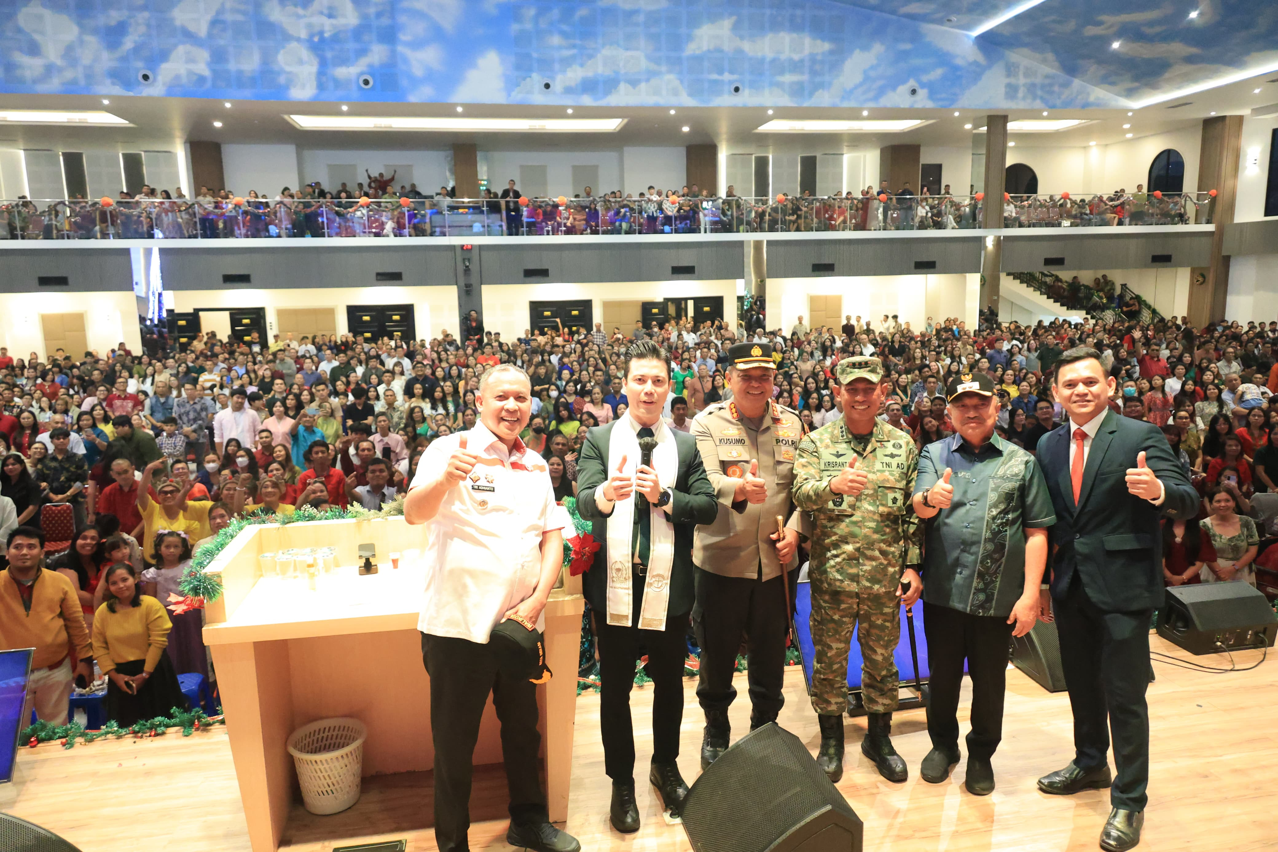 Kapolres Metro Bekasi Kota dan Forkopimda Kembali Pantau Perayaan Natal 2025 Ke Sejumlah Gereja