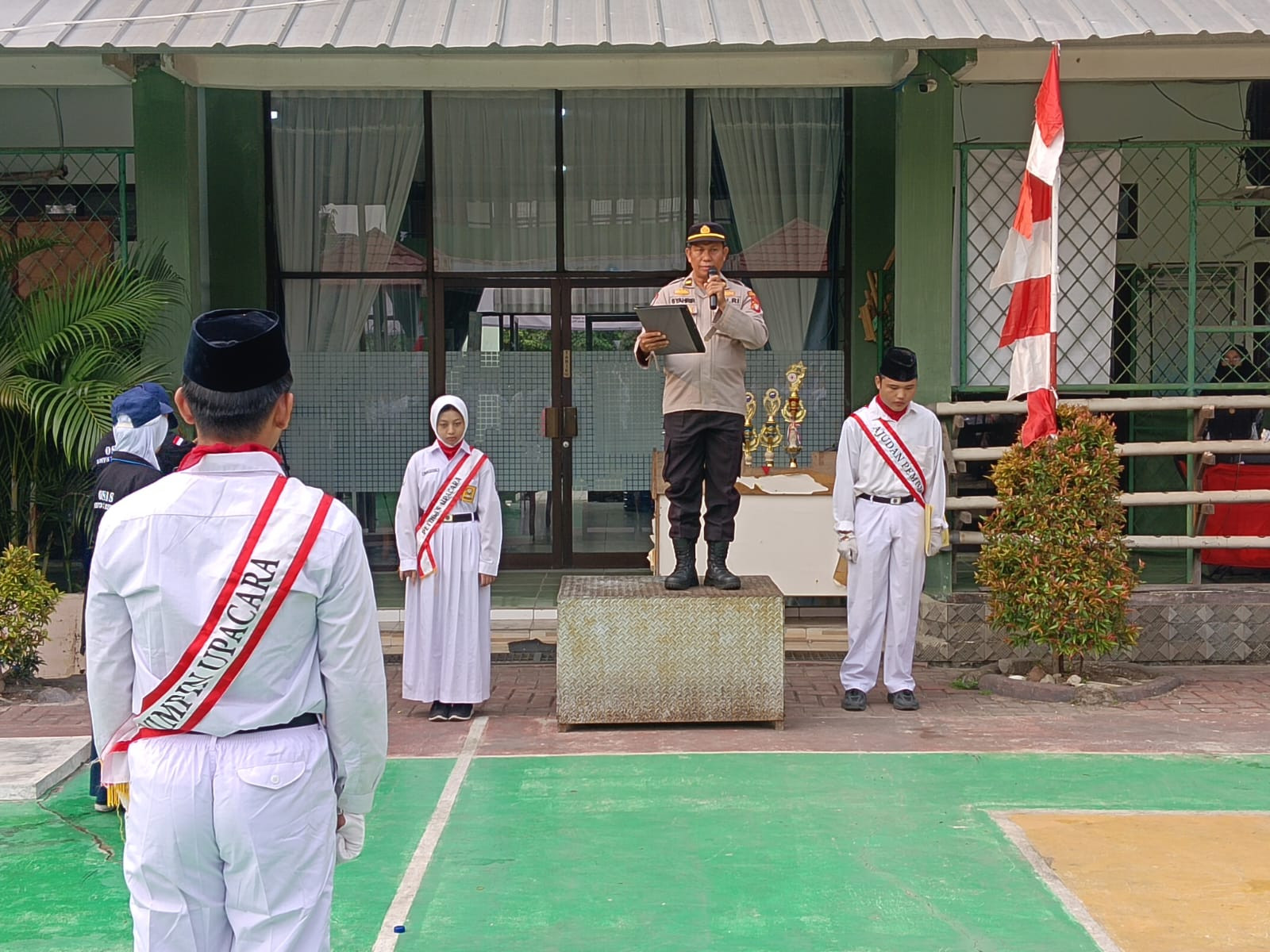 Kegiatan Upacara Bendera di SMP N 37 Kota Bekasi Kel. Kaliabang Tengah Kec. Bekasi Utara