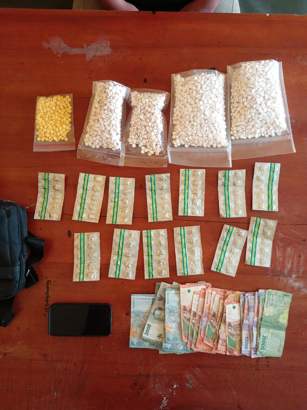 Ribuan Pil Diduga Obat Terlarang Diamankan Polisi di Pakuhaji, Satu Pelaku Ditangkap